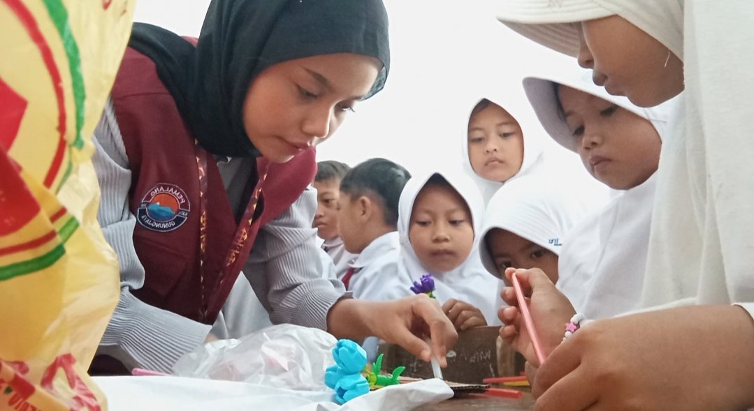 Pelaksanaan Kegiatan Hari Ketigabelas KKN Pemalang Desa Gunungjaya