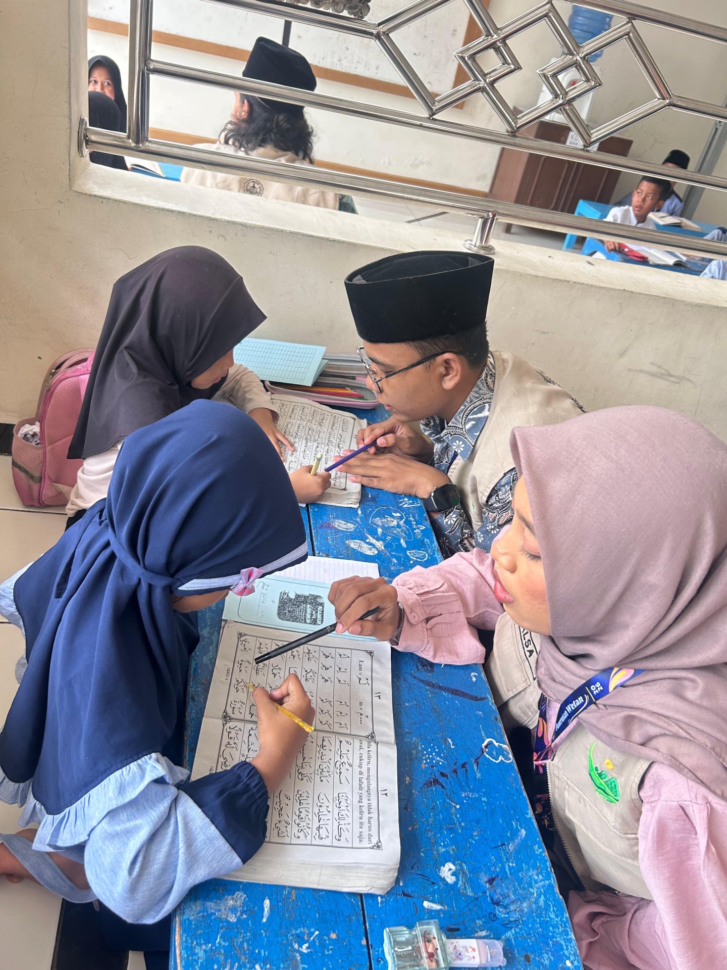 mengajar TPQ di masjid nurul hidayah