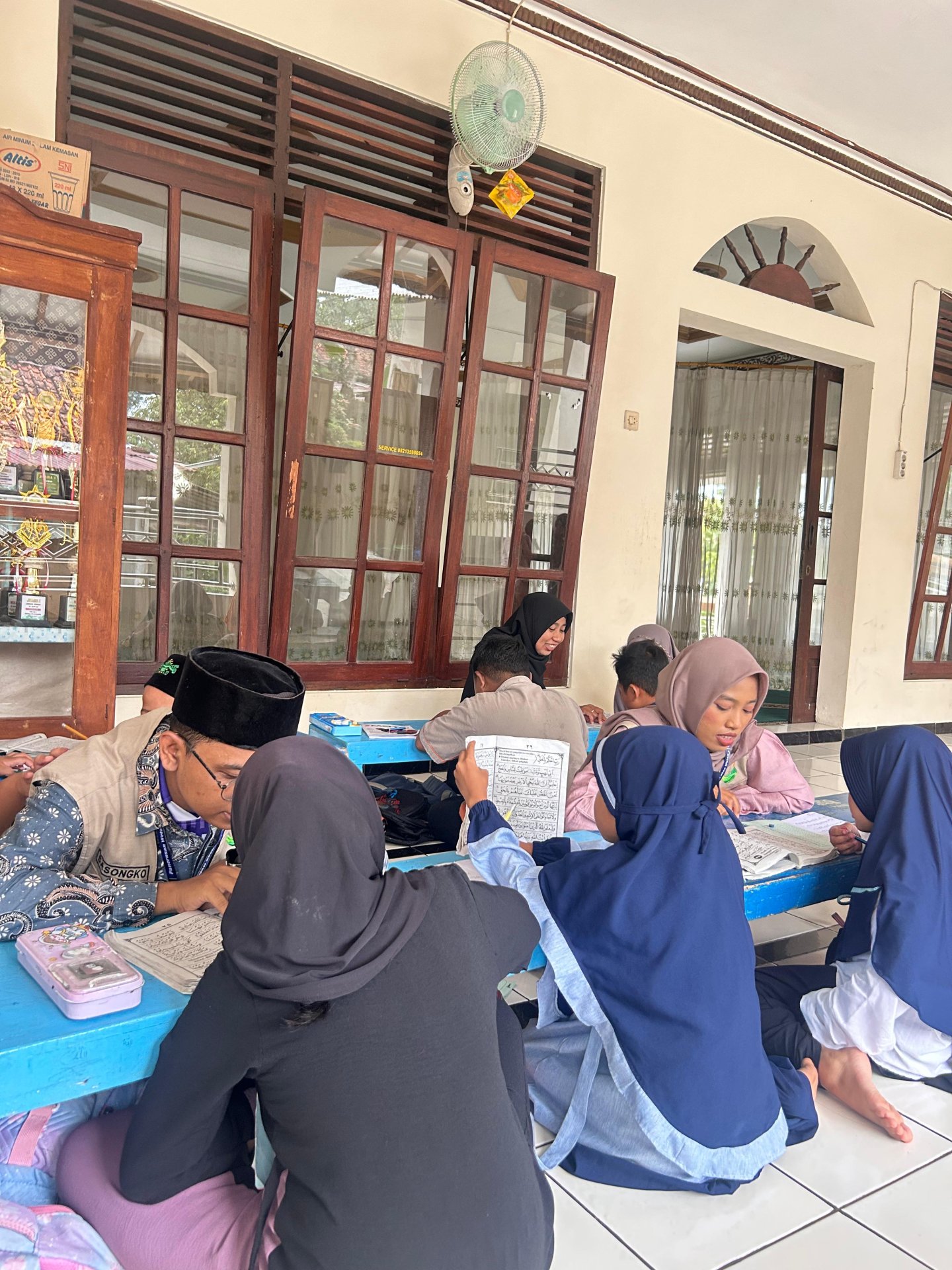 Membantu Mengajar Mengaji di TPQ