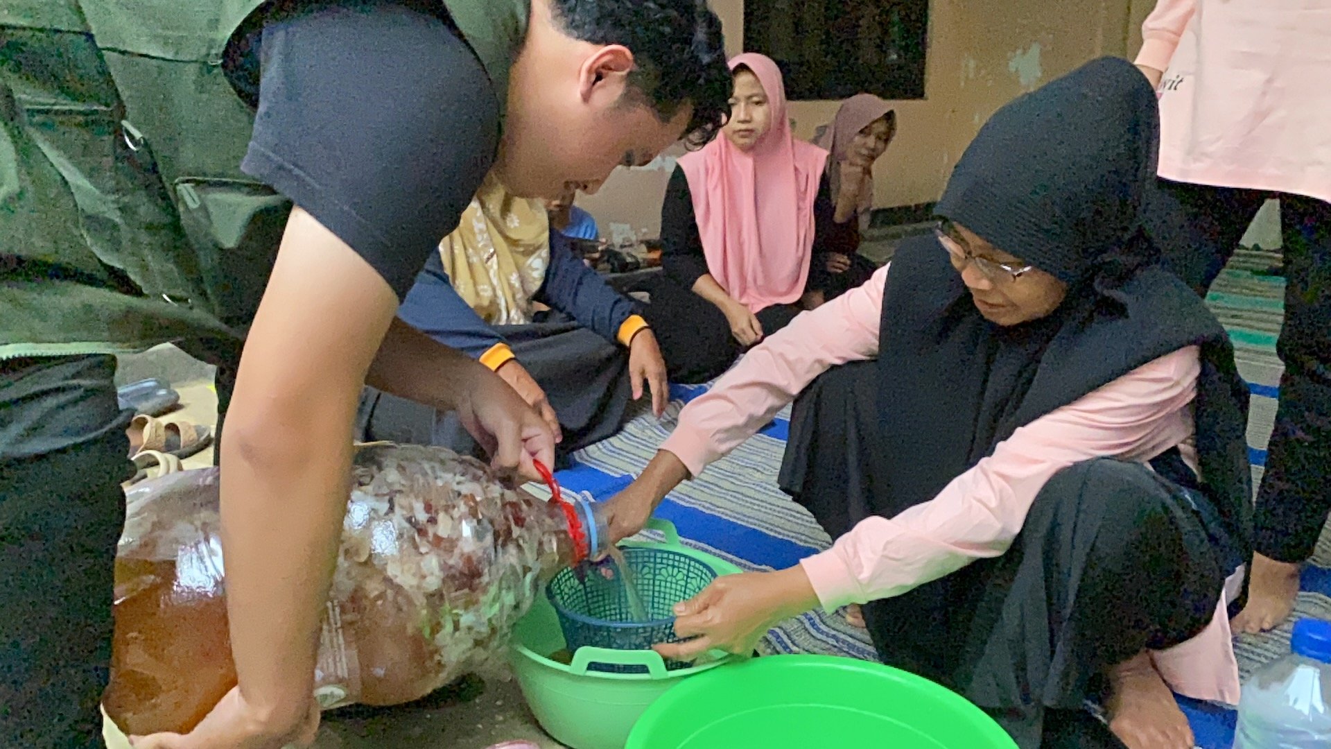 Pelaksanaan Proker Lingkungan Pembuatan Pestisida Nabati