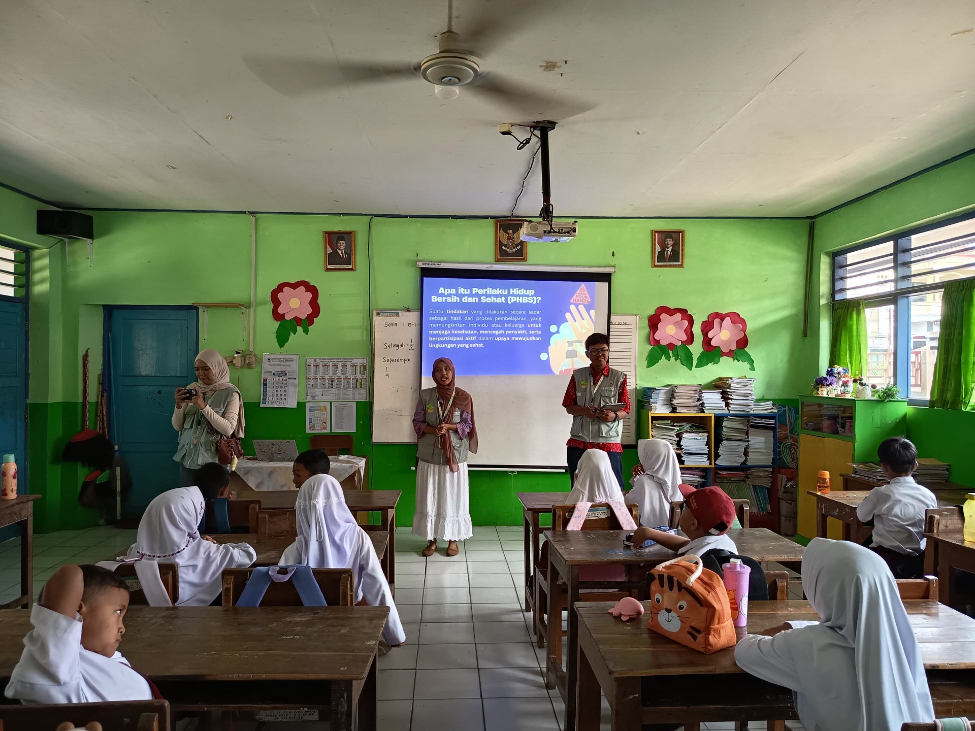 Sosialisasi perilaku hidup bersih dan sehat