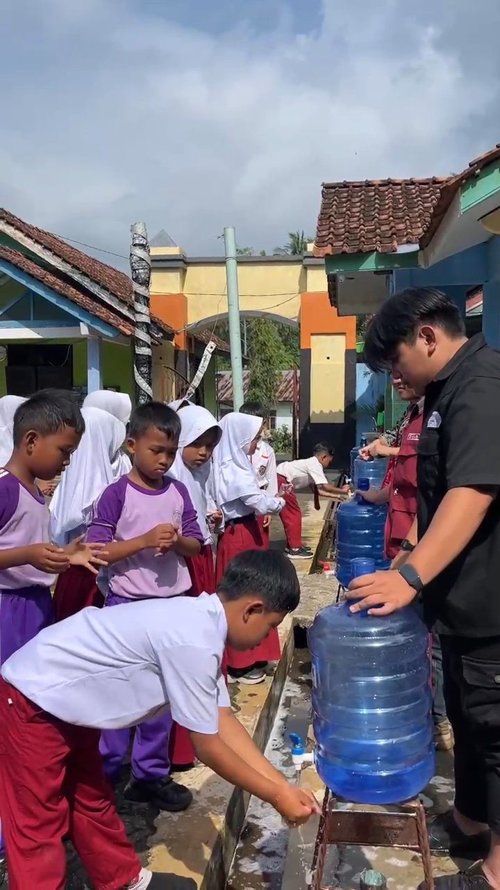 Praktik Langsung Perilaku Hidup Bersih dan Sehat