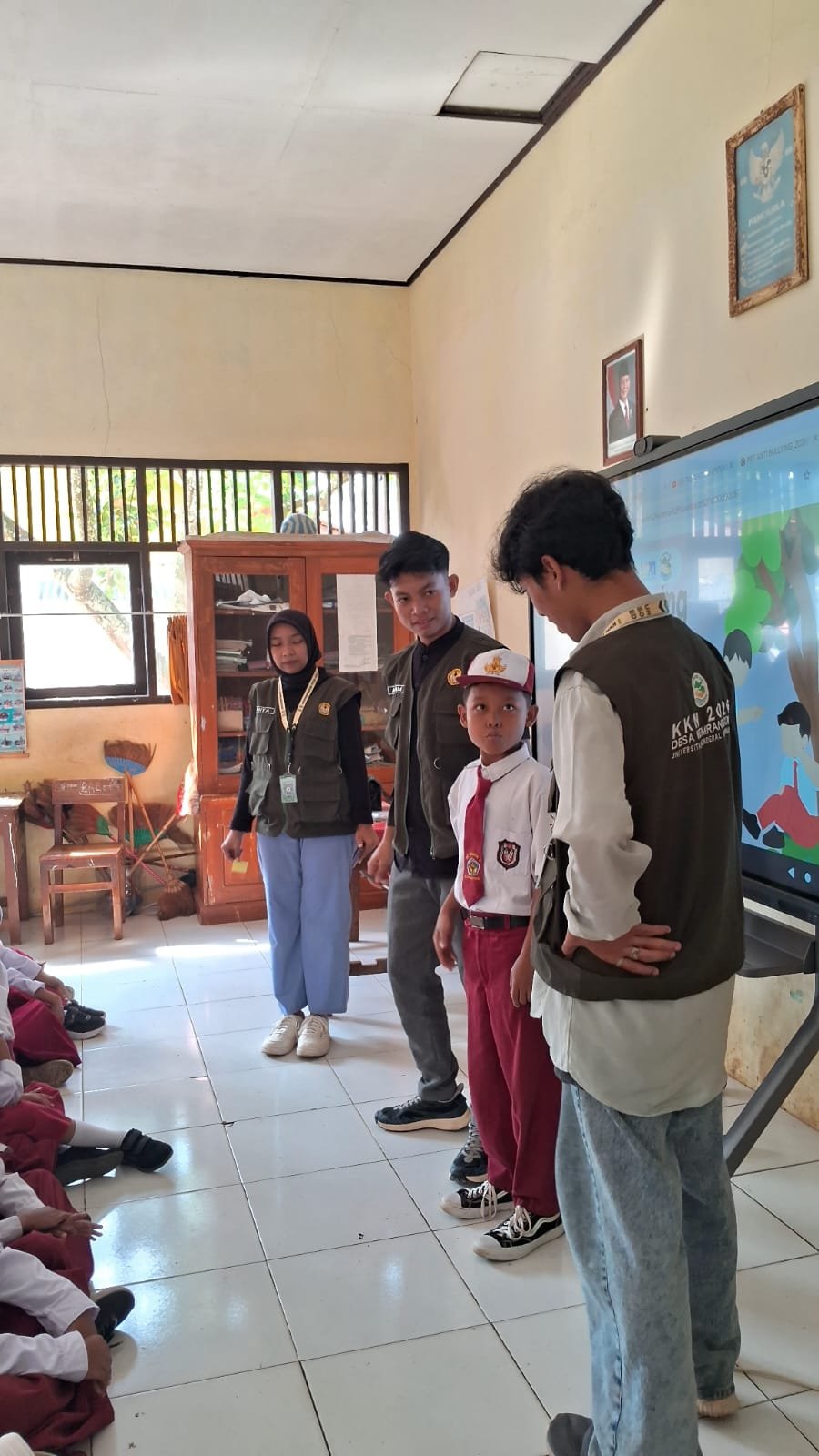 Hari 13.14  (Sinergi Edukasi Sekolah, Pelayanan Publik, dan Digitalisasi Ekonomi Desa)