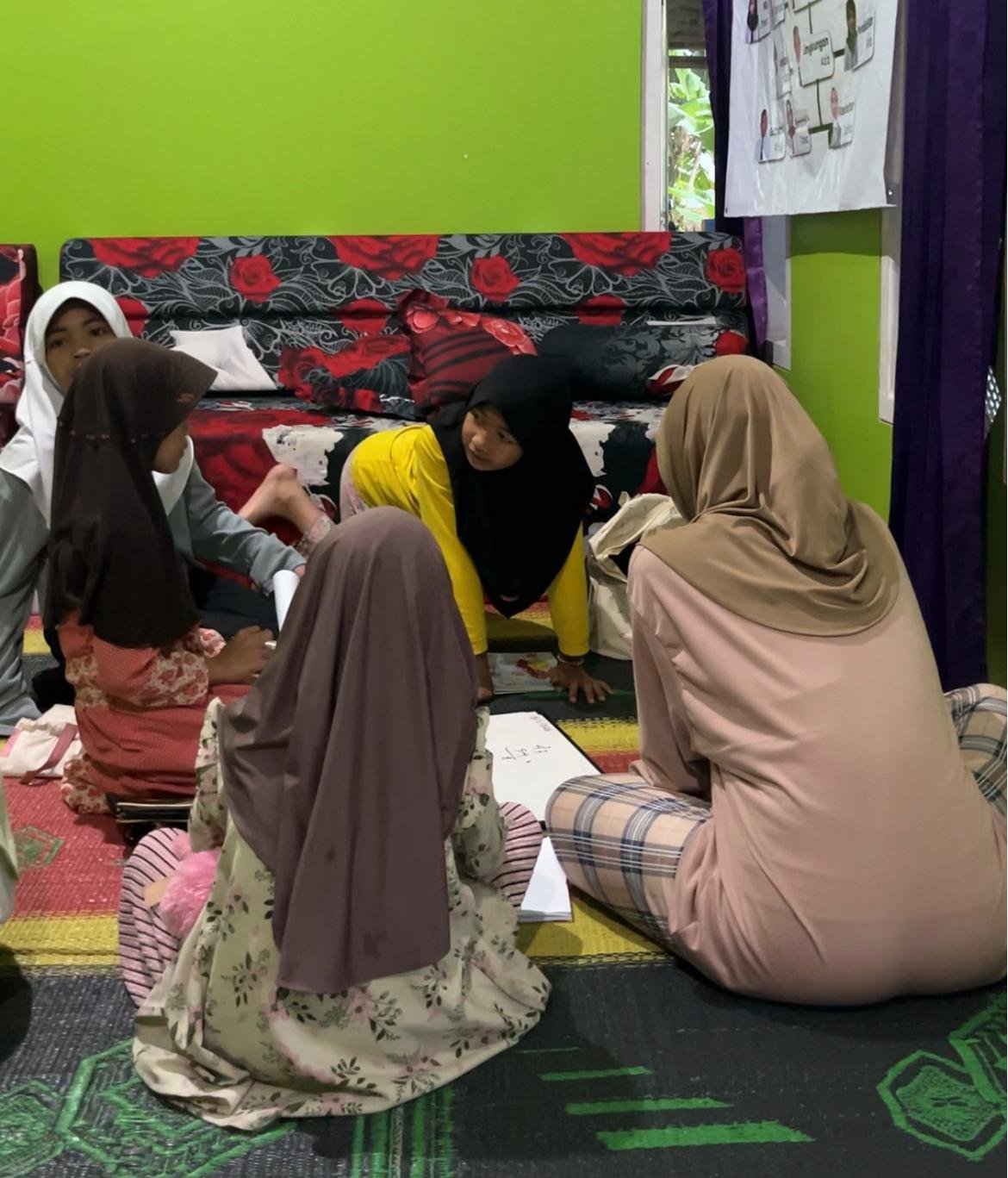 Bimbingan belajar di posko