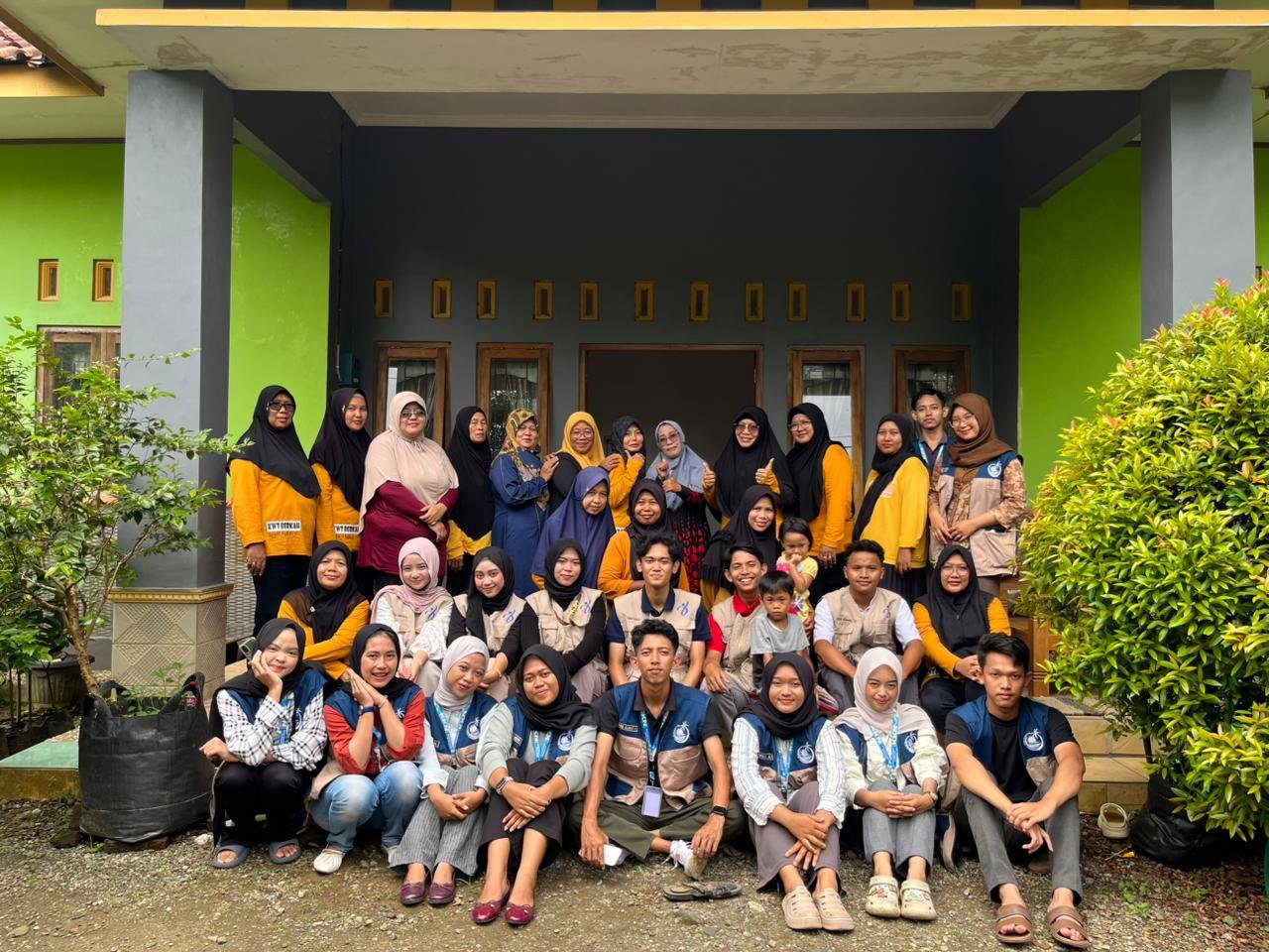 Edukasi Mitigasi Lingkungan melalui Sosialisasi dan Implementasi Teknologi Lubang Resapan Biopori Bersama Komunitas YSAB