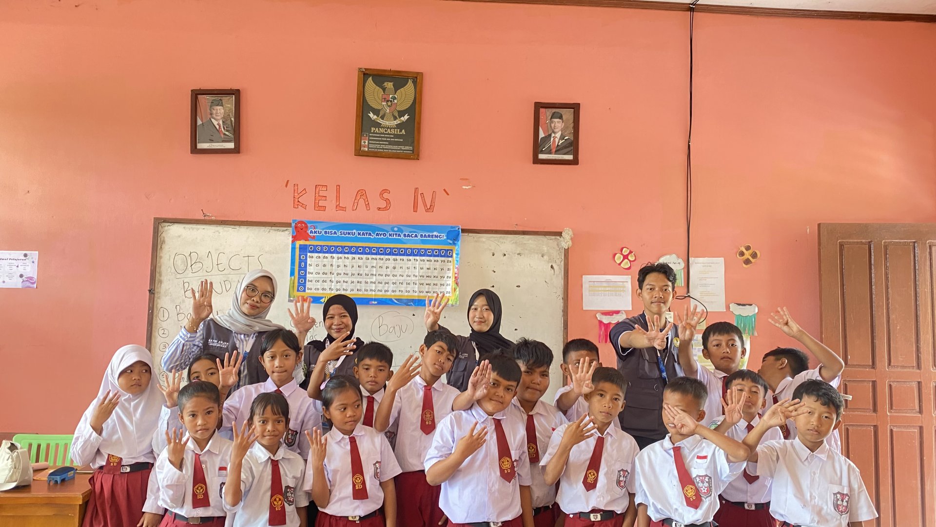 Mengajar Bahasa Inggris