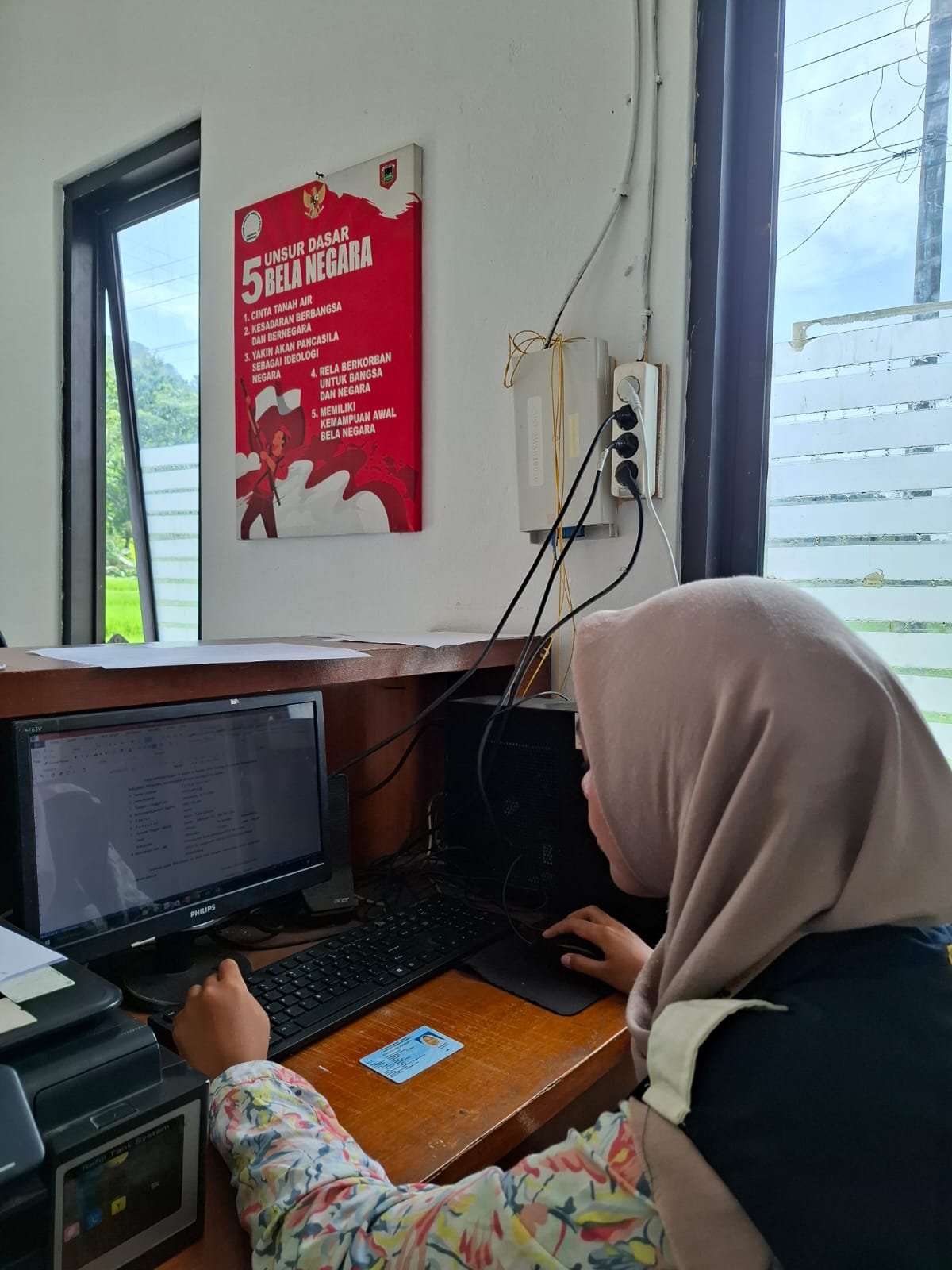 Piket pelayanan di bale desa