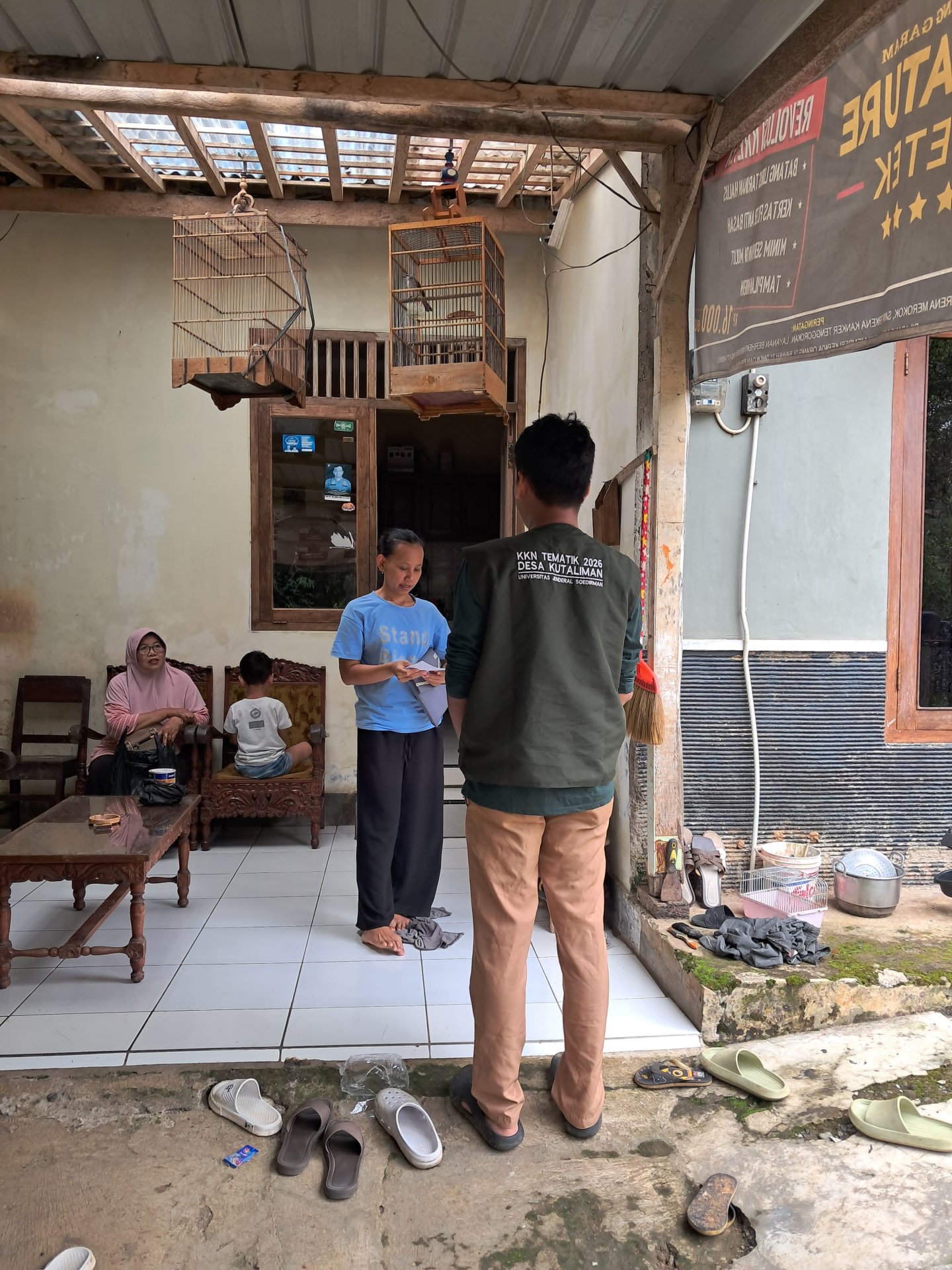 Mengedarkan surat untuk fgd