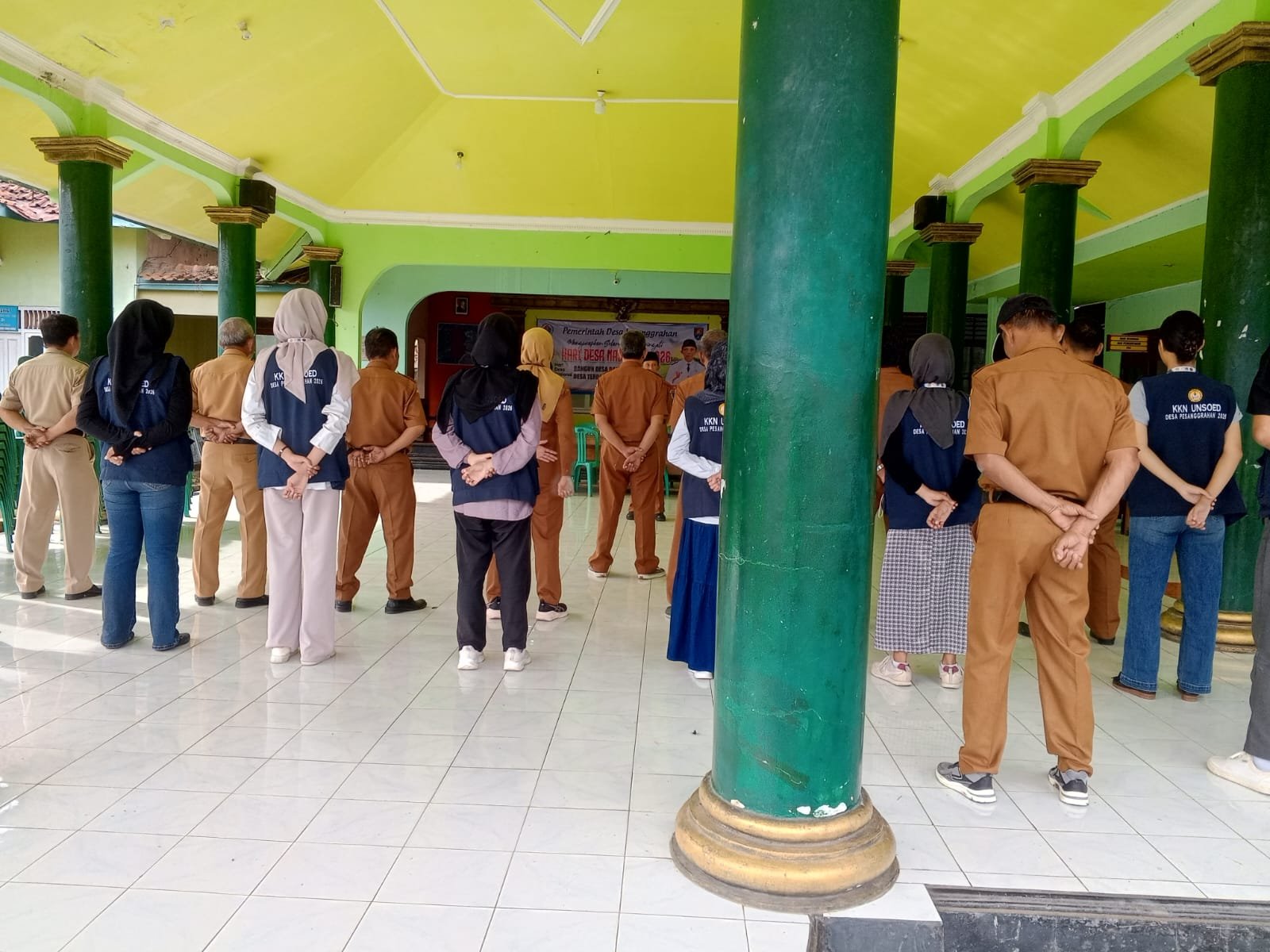 Kegiatan Keempat belas | Kegiatan apel pagi di balai desa