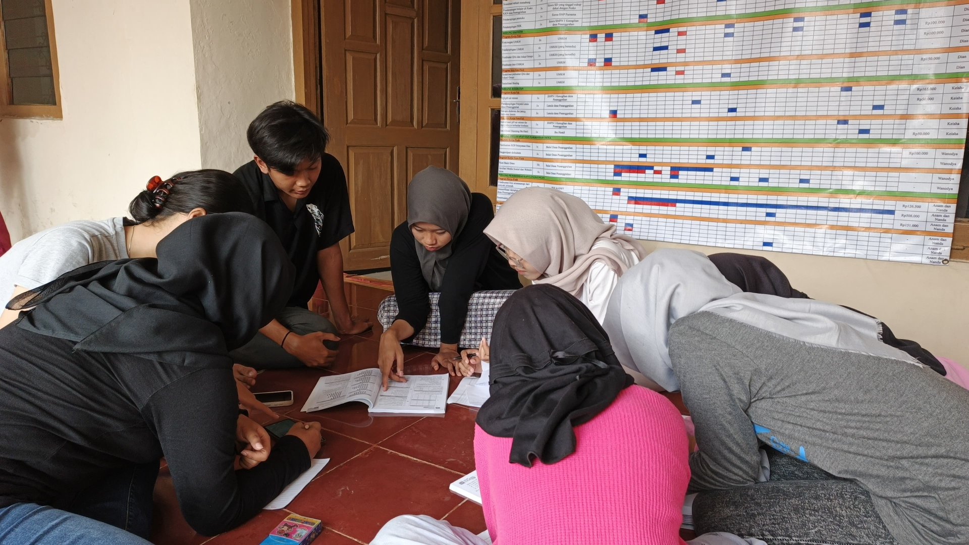 Kegiatan Keempat belas | Melaksanakan bimbingan belajar di posko