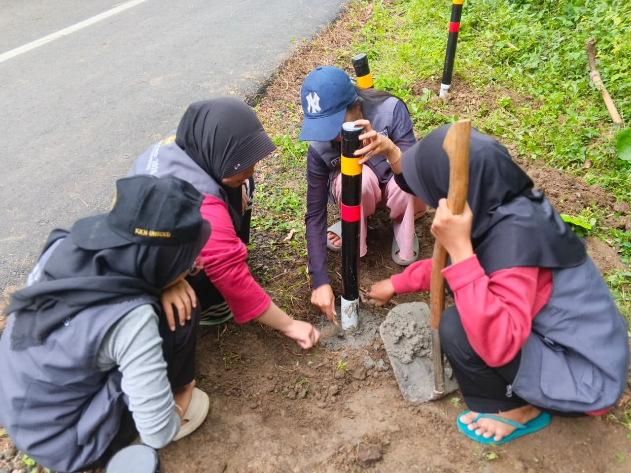 Proker bikin reflektor jalan, menyiapkan alat dan bahan buat proker besok