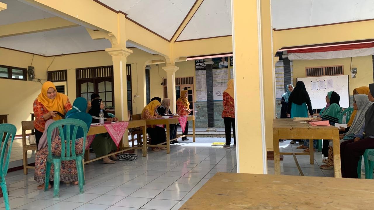 Kegiatan Pos Lansia di Balai Desa