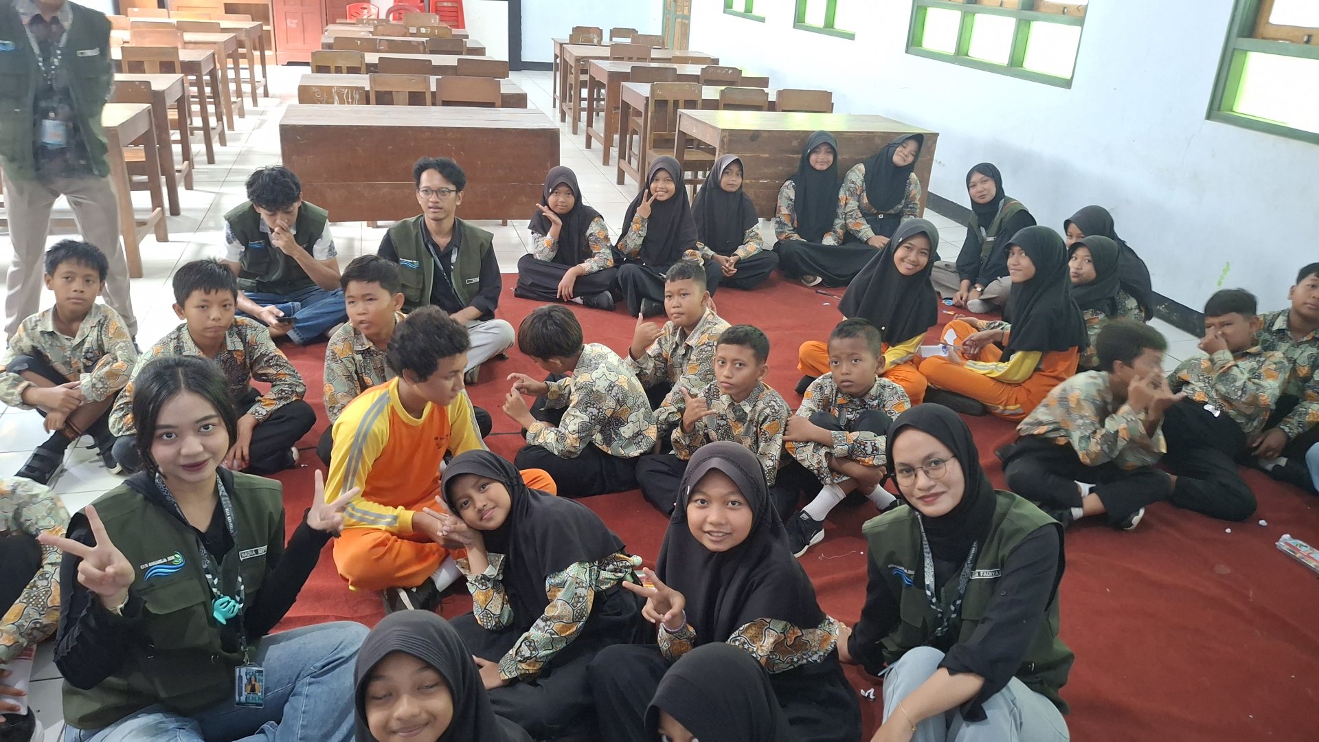 Sosialisasi Anti Bullying dan Pembuatan Mading di SD Negeri 3 Banjareja