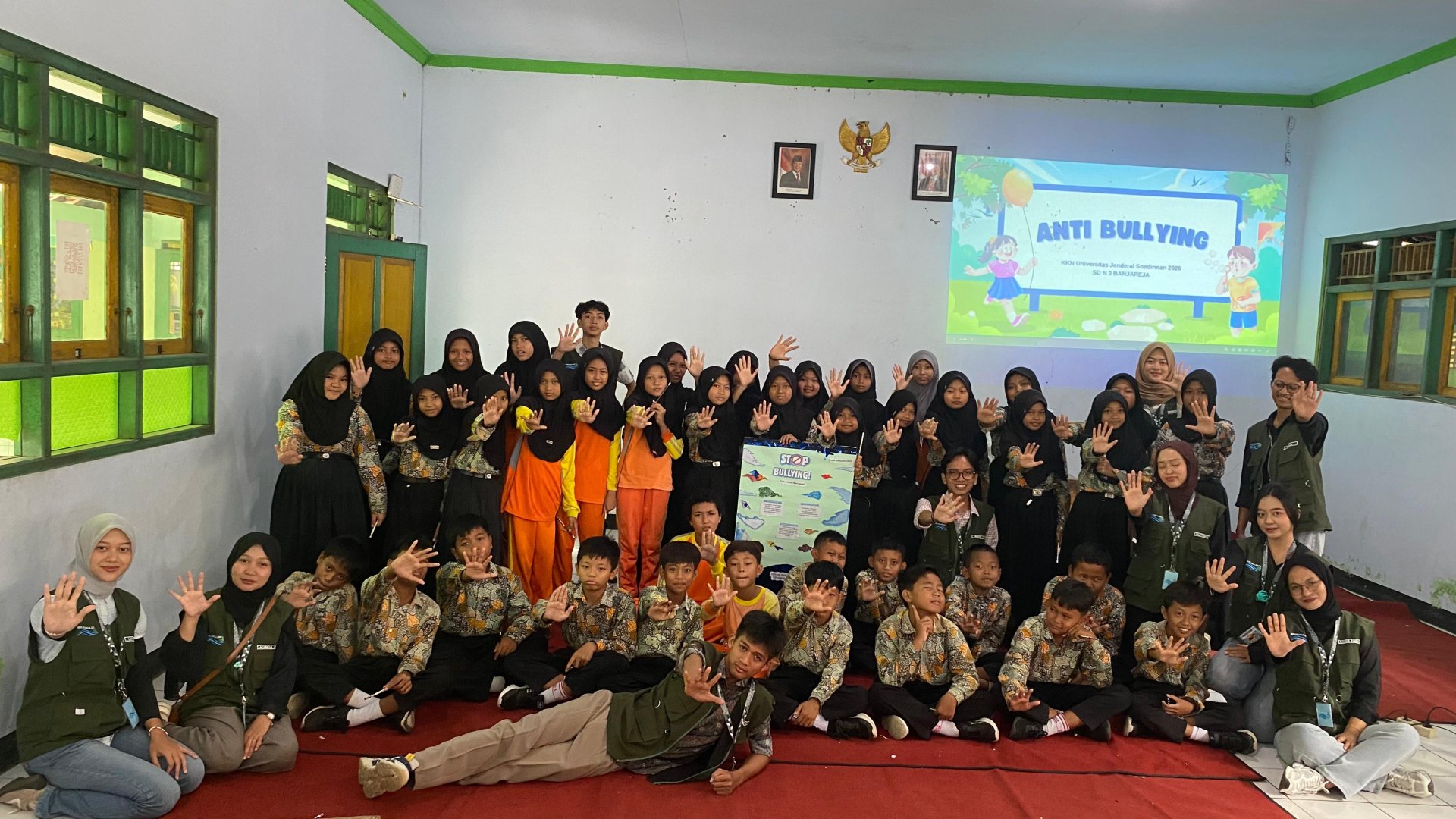 Sosialisasi Anti Bullying dan Pembuatan Mading