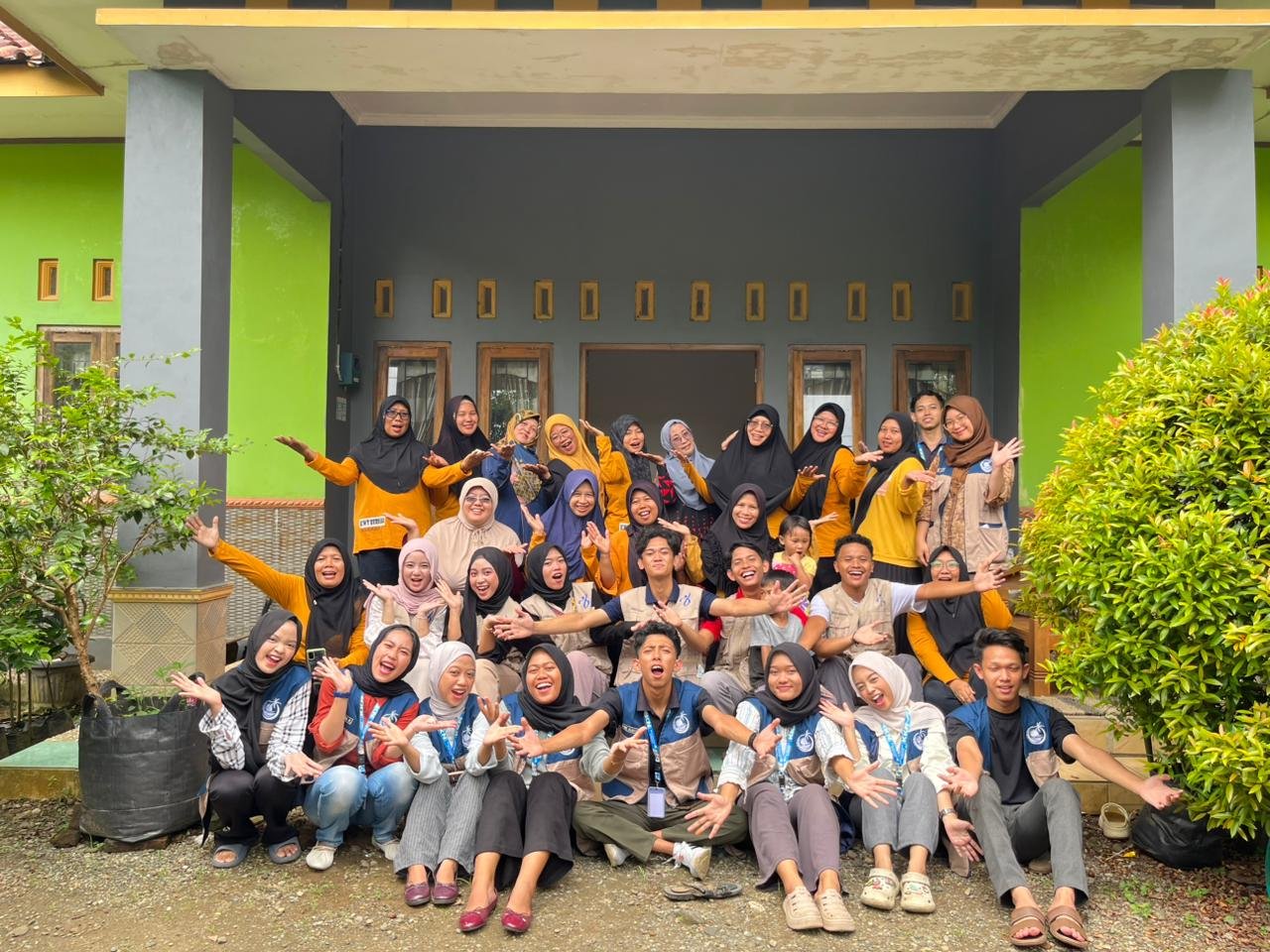 Sosialisasi dan Demonstrasi Pentingnya Biopori bersama YSABanyumas