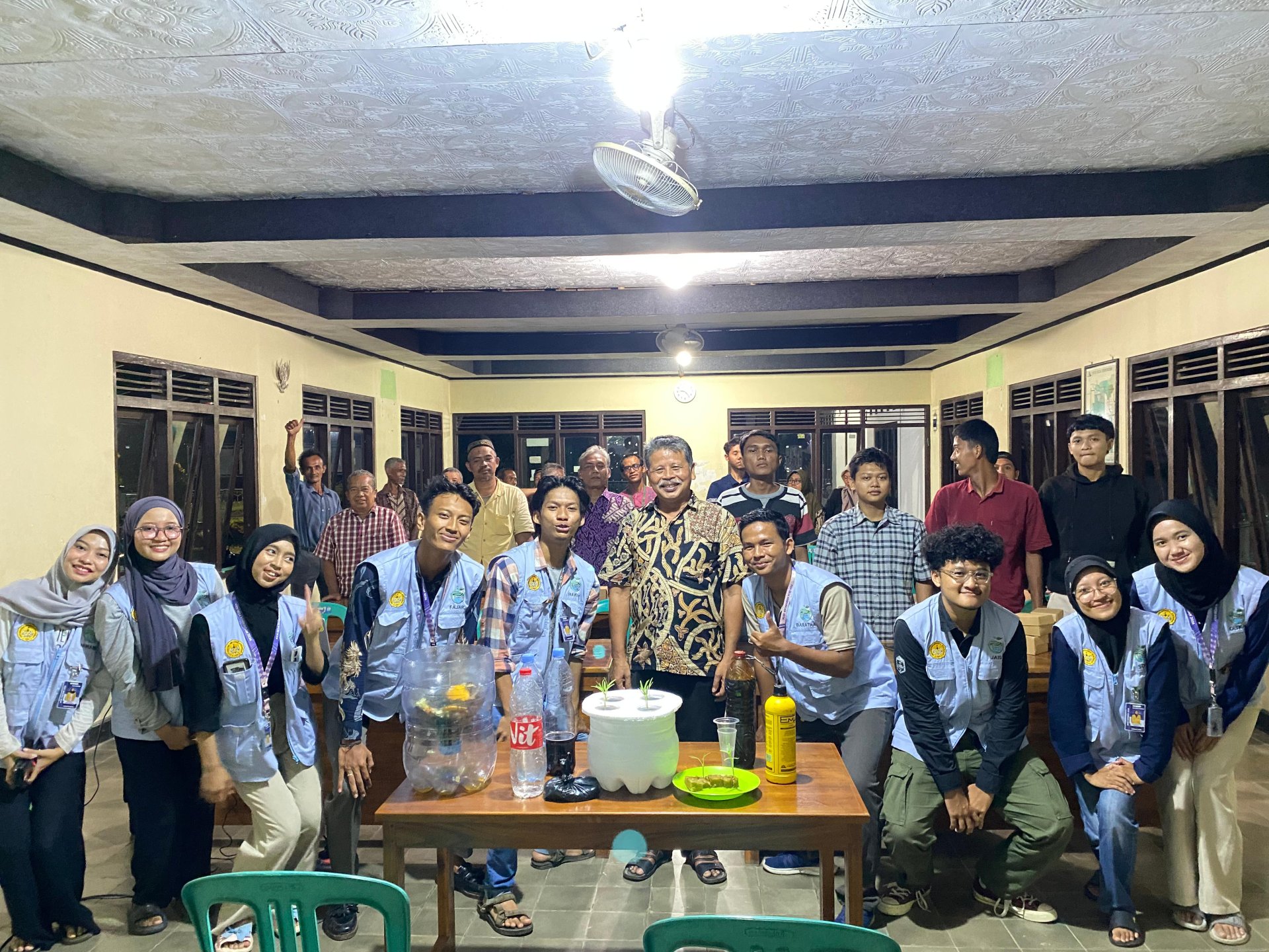 Sosialisasi dan Demonstrasi POC dan Wick Sistem Hidroponik