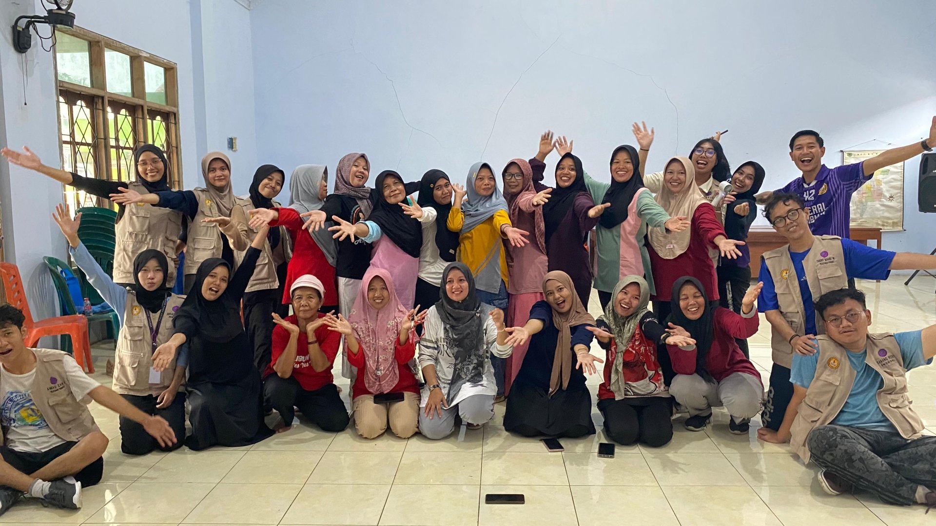 Senam sehat bersama ibu-ibu