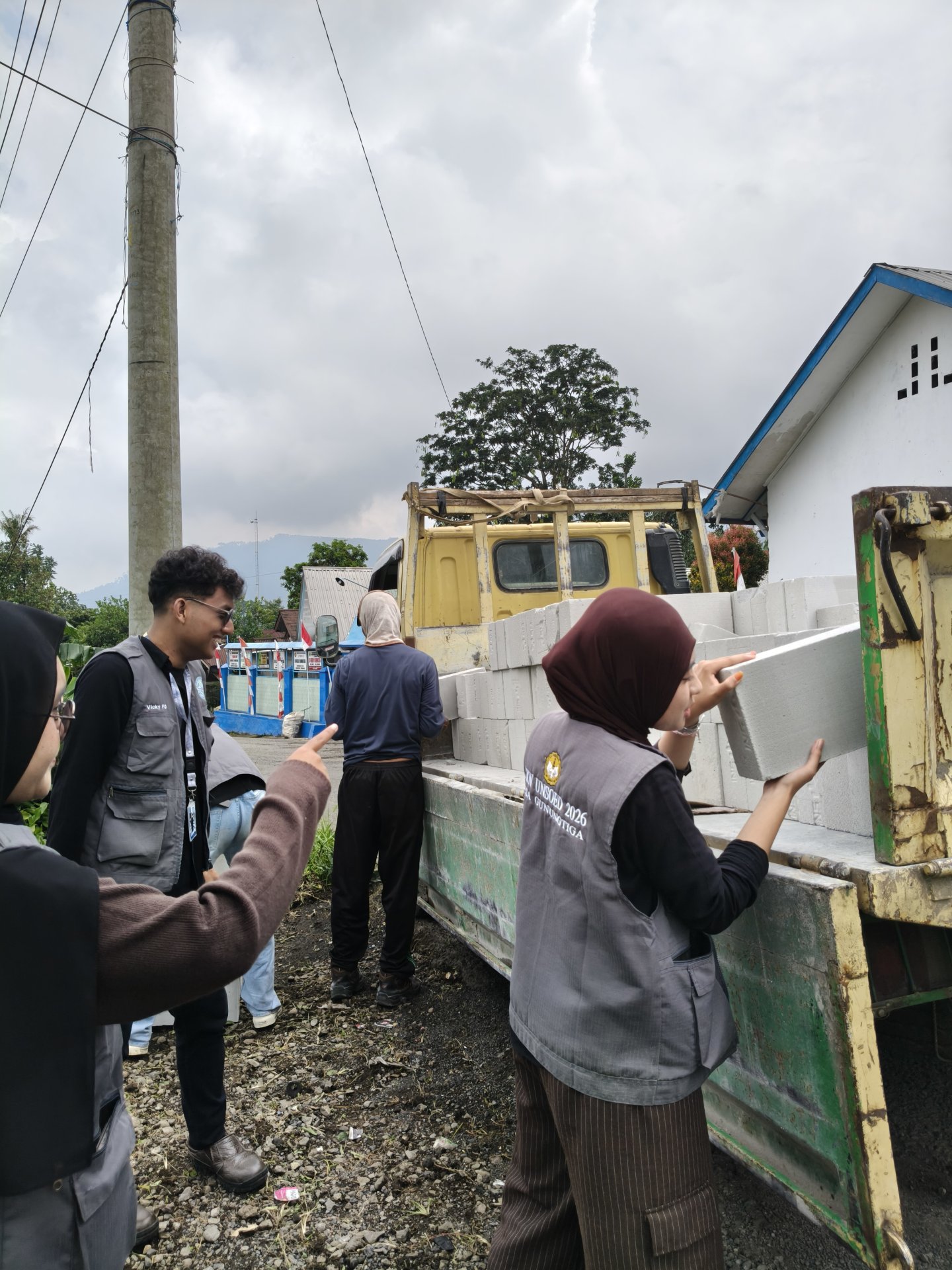 Pemantauan dan Penurunan Material Program Lingkungan