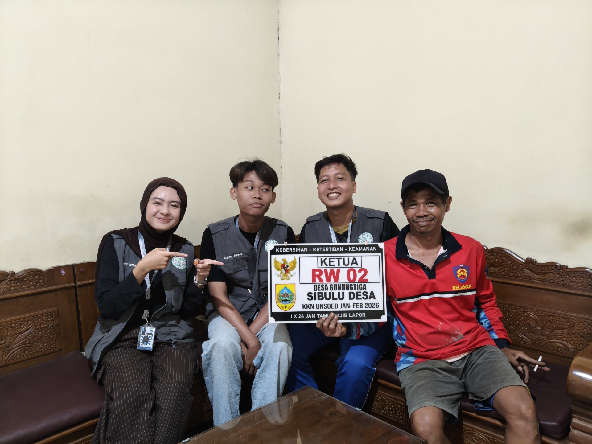 Pemberian Plang RW Desa Gunungtiga