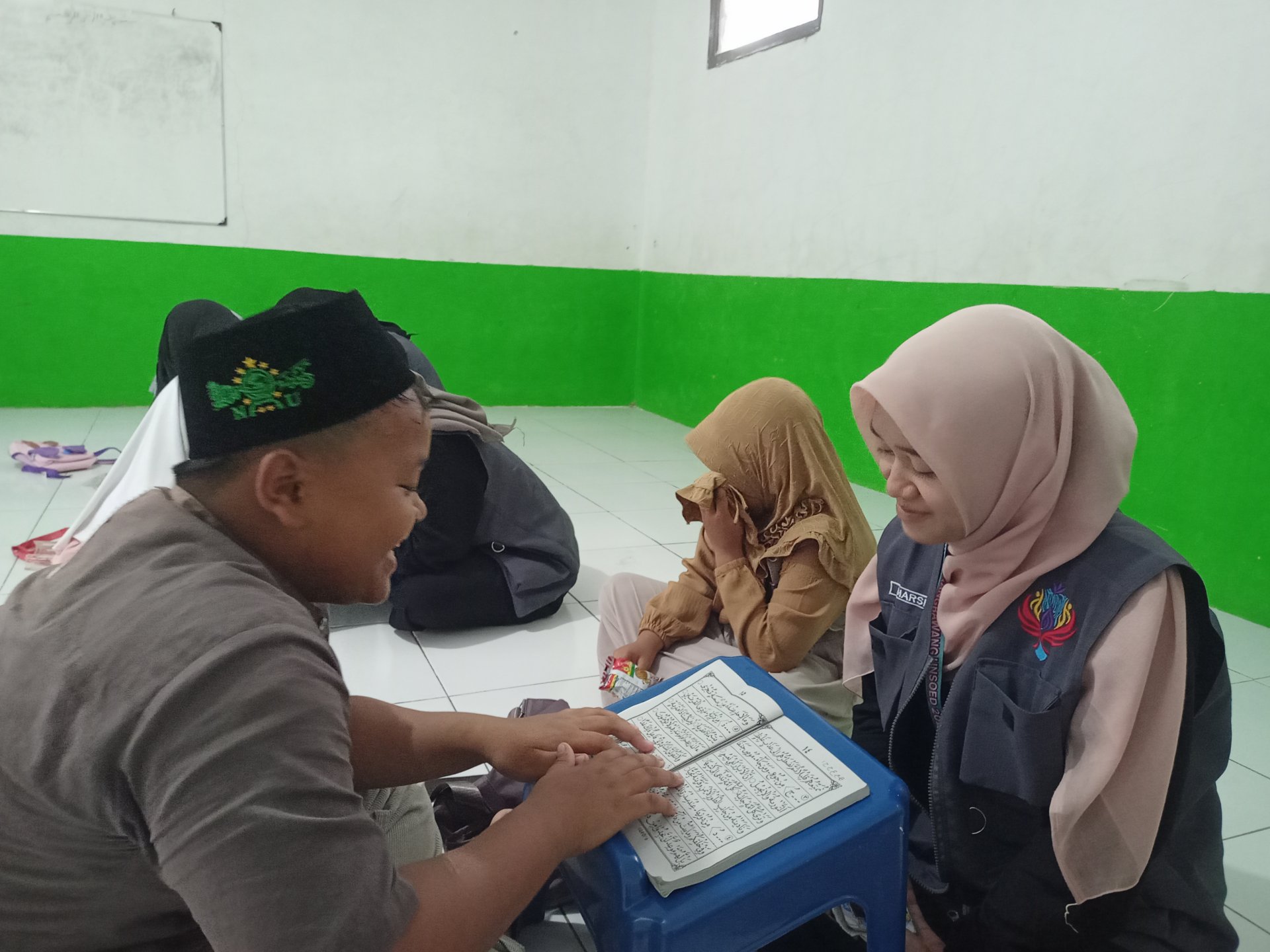 Pengajaran Al Qur'an dan Iqro di TPQ