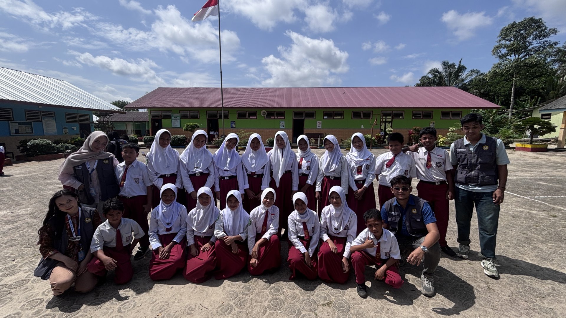 Mengajar Bahasa Inggris SD 8 Kelapa Kampit Belitung Timur