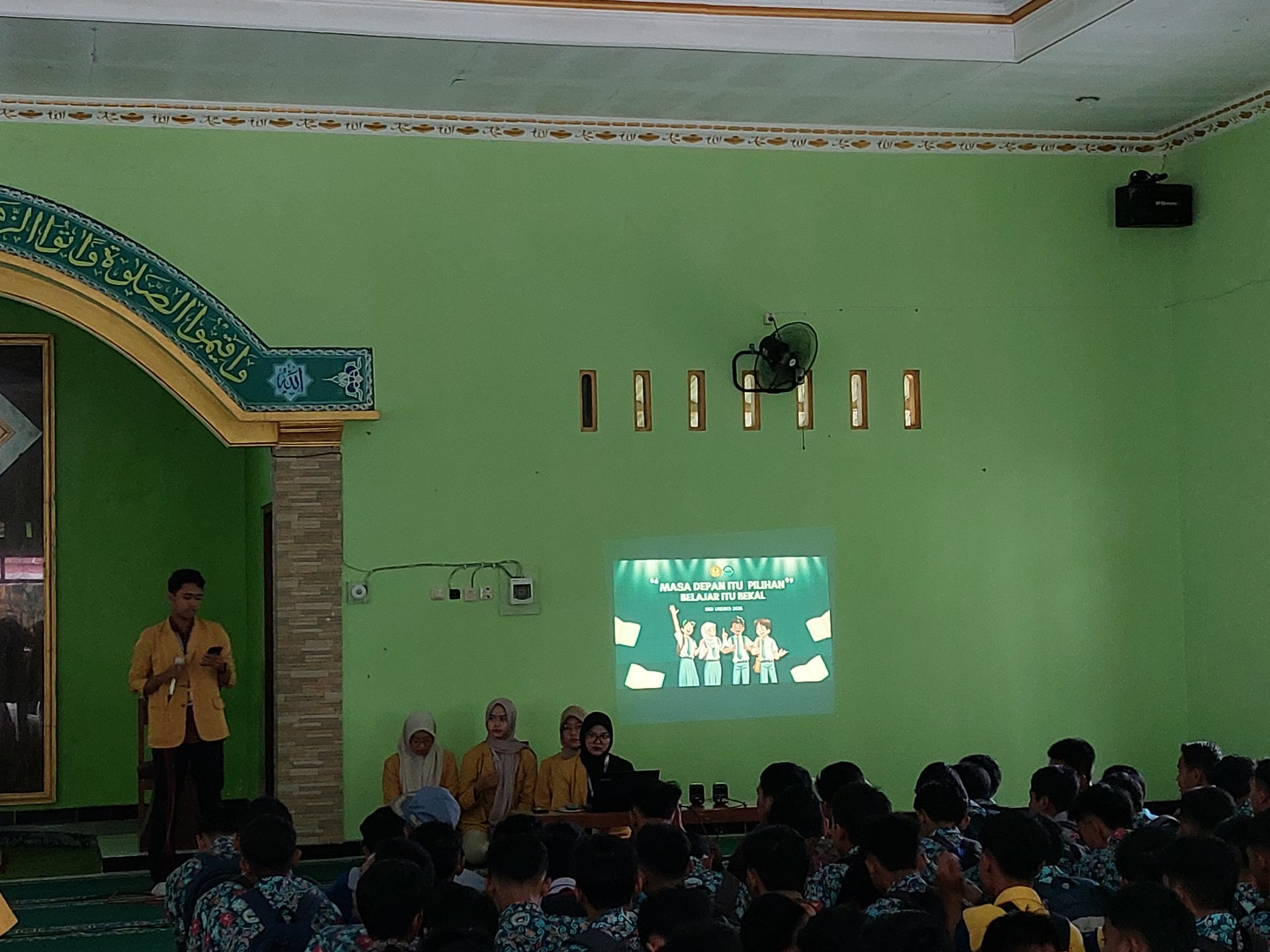 Sosialisasi motivasi belajar di SMKN 1 Wadaslintang desa Trimulyo