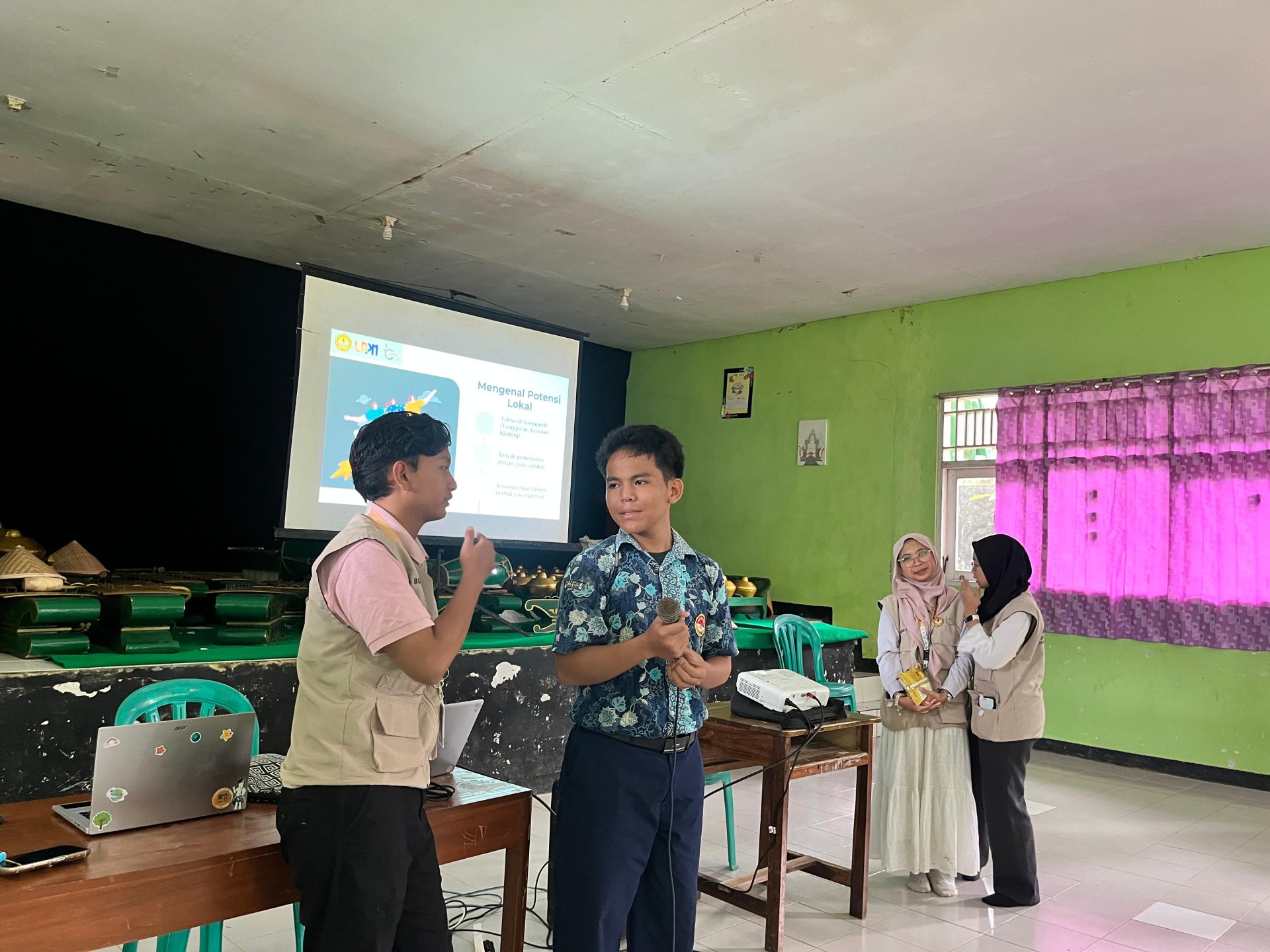 Sosialisasi keuangan di SMP N 2 Tanggeran