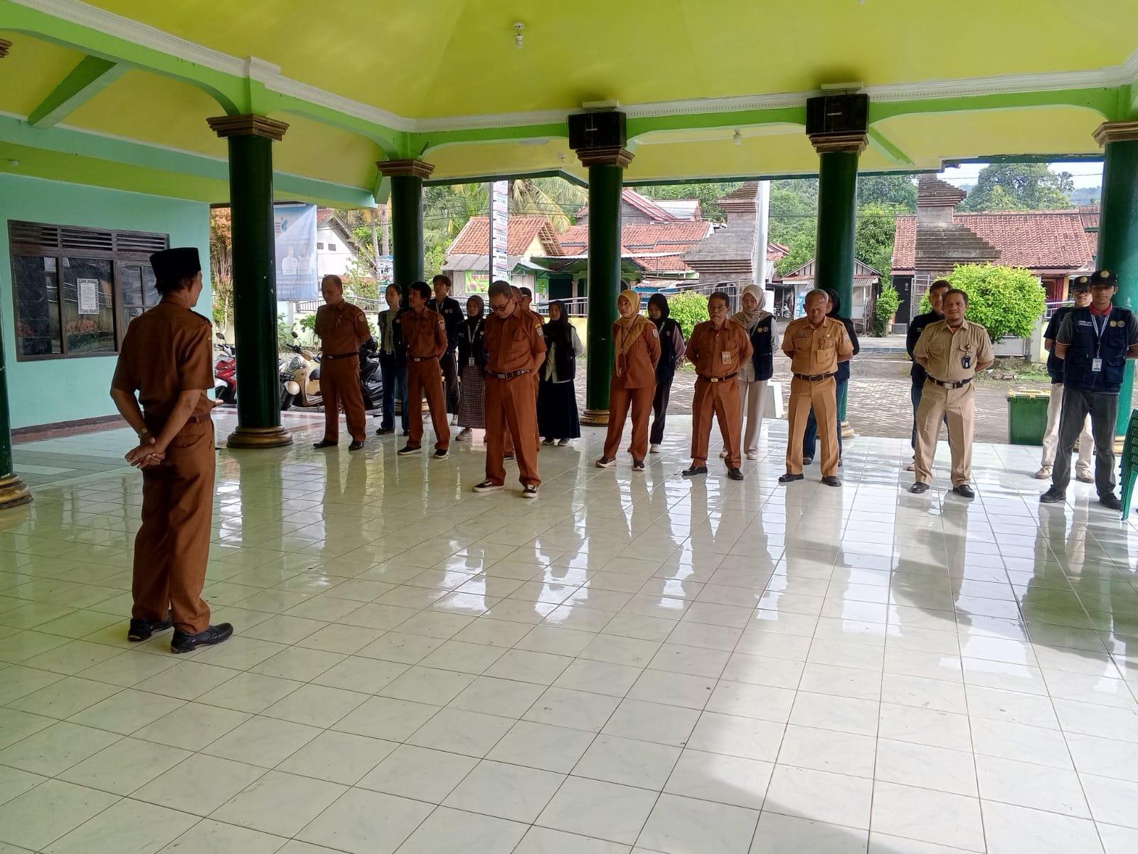 Kegiatan Hari Keempatbelas | Bagian 1 apel pagi di balai desa