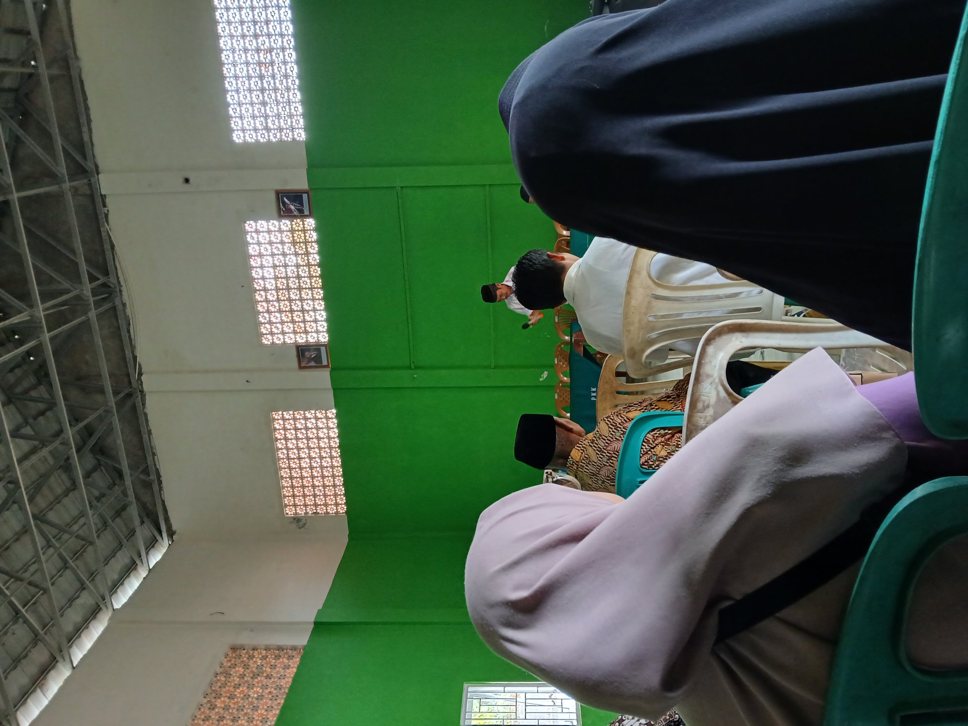 Menghadiri Musyawarah Dusun Silulut di Balai Desa