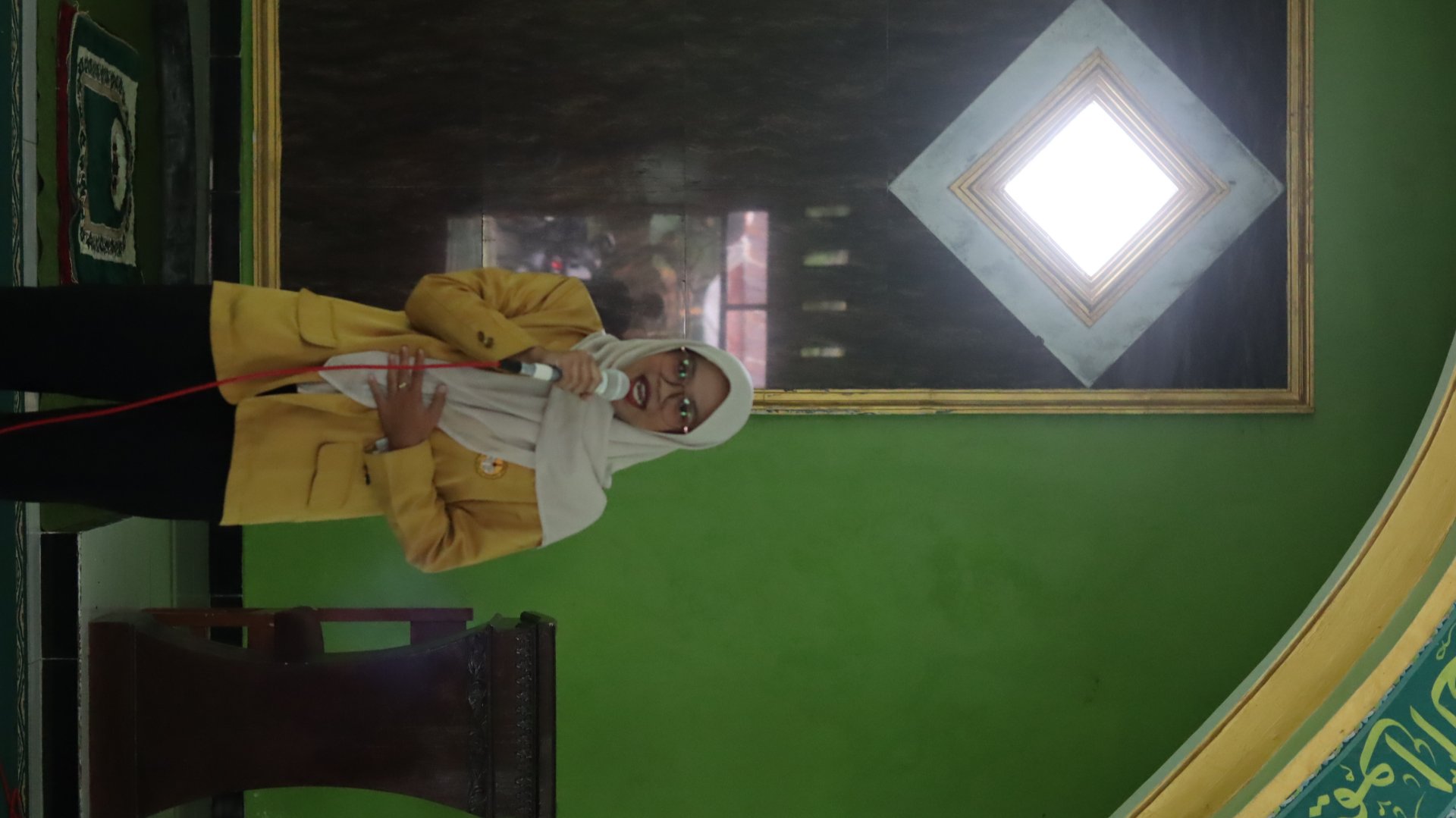 Sosialisasi di SMK Negeri 1 Wadaslintang dan Penyelesaian pembuatan pot hias