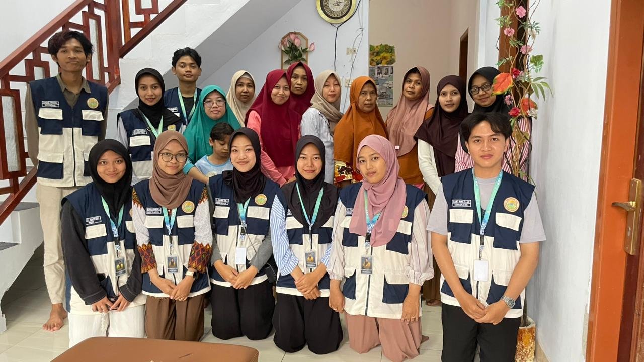 Kegiatan sosialisasi pencegahan bullying siswa kelas 5 SDN 1 tirip, edukasi pewarna buatan dan alami siswa kelas 4 SDN 1 tirip menanam cabai di Dusun Kedawung bersama ibu-ibu.