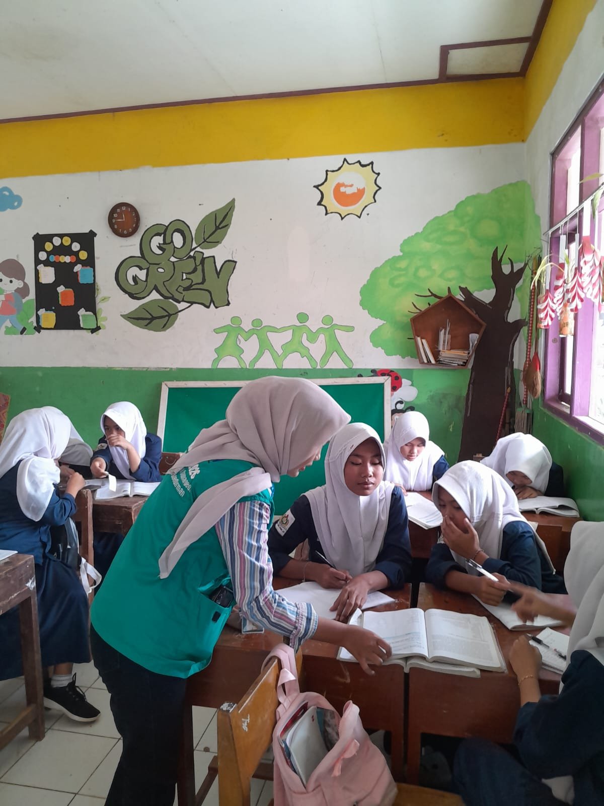 Pelaksanaan Kegiatan Edukasi, Sosial, dan Persiapan Program Kerja KKN