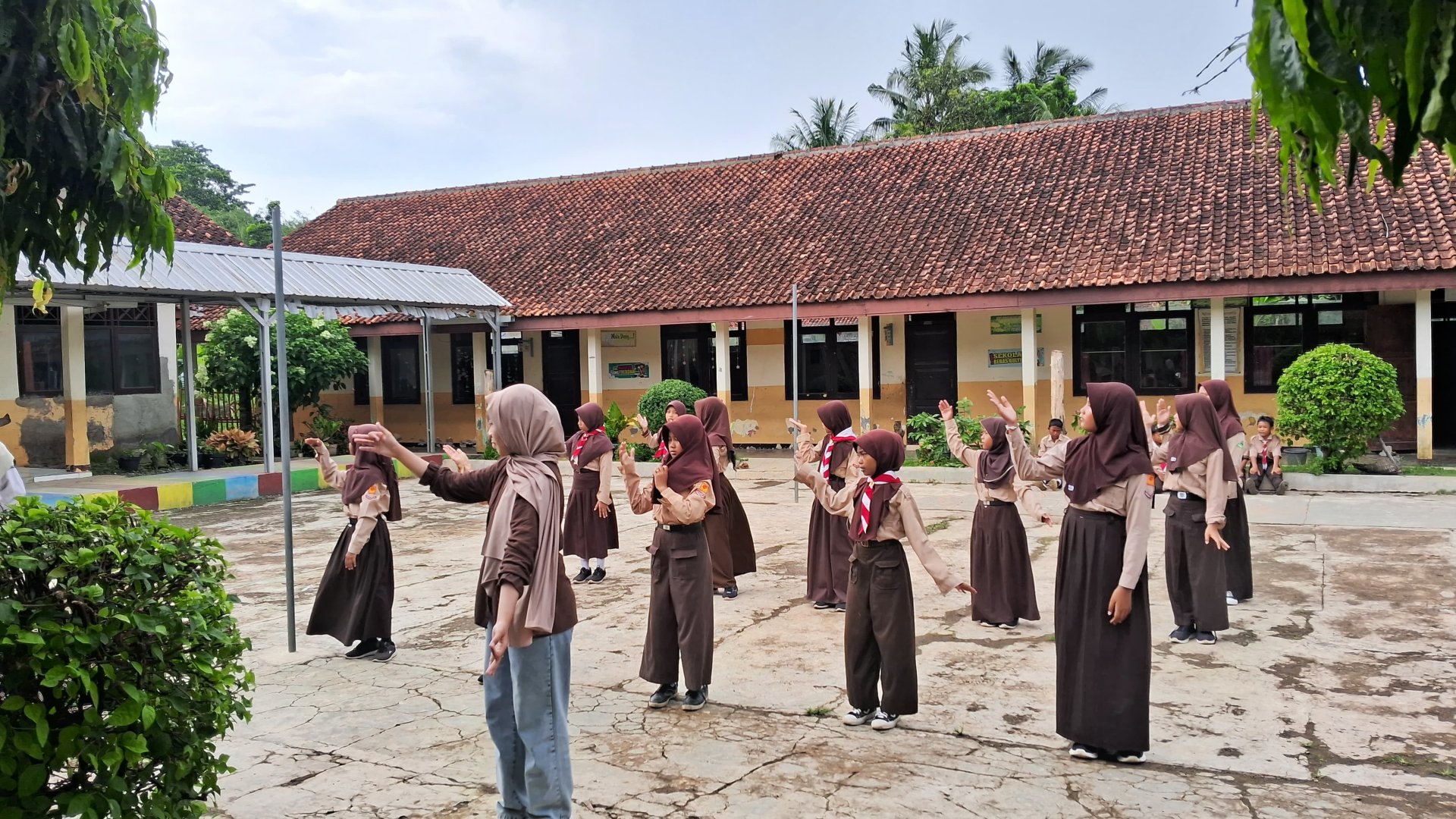 Hari 15.16  (Sinergi Lintas Sektor: Digitalisasi Ekonomi, Pengabdian Sosial, dan Penguatan Internal)