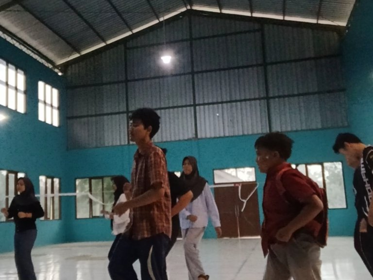 LATIHAN SENAM BERSAMA UNTUK PERISAPAN DI SDN 2 KARANGBAWANG
