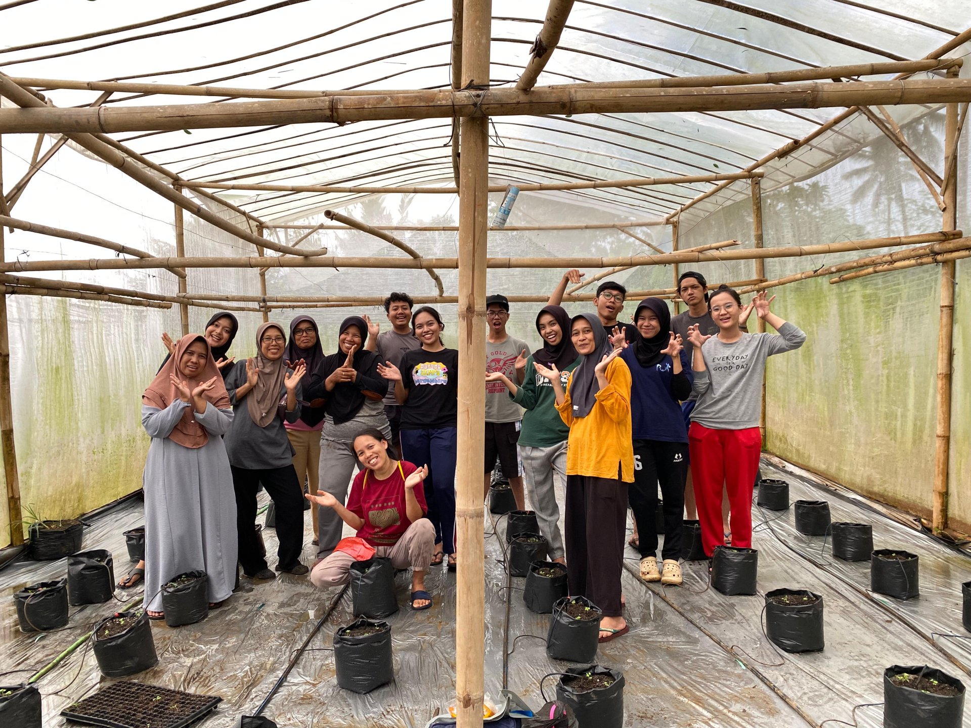 Hari ke-15 KKN: Lomba Mewarnai, Sosialisasi Food Waste, dan Penanaman Pakcoy