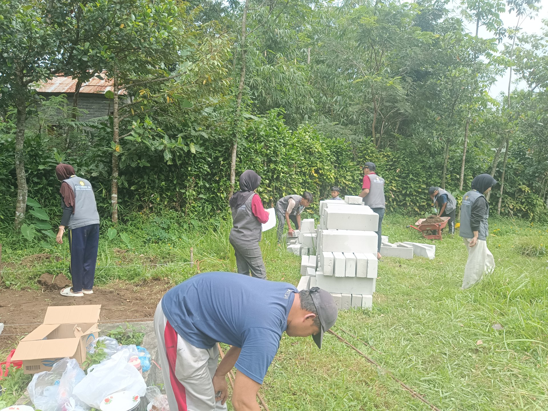 Pembuatan Pembakaran Sampah Minim Asap