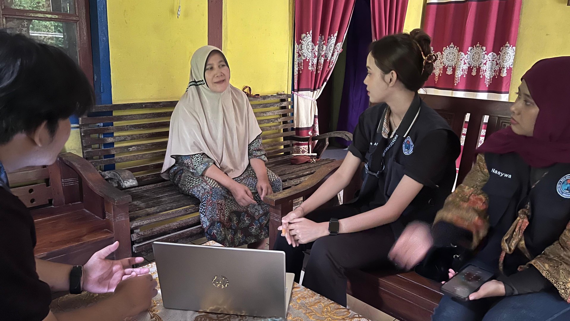 Sosialisasi dan pendampingan digitalisasi pada UMKM Sale Pisang Keluarga