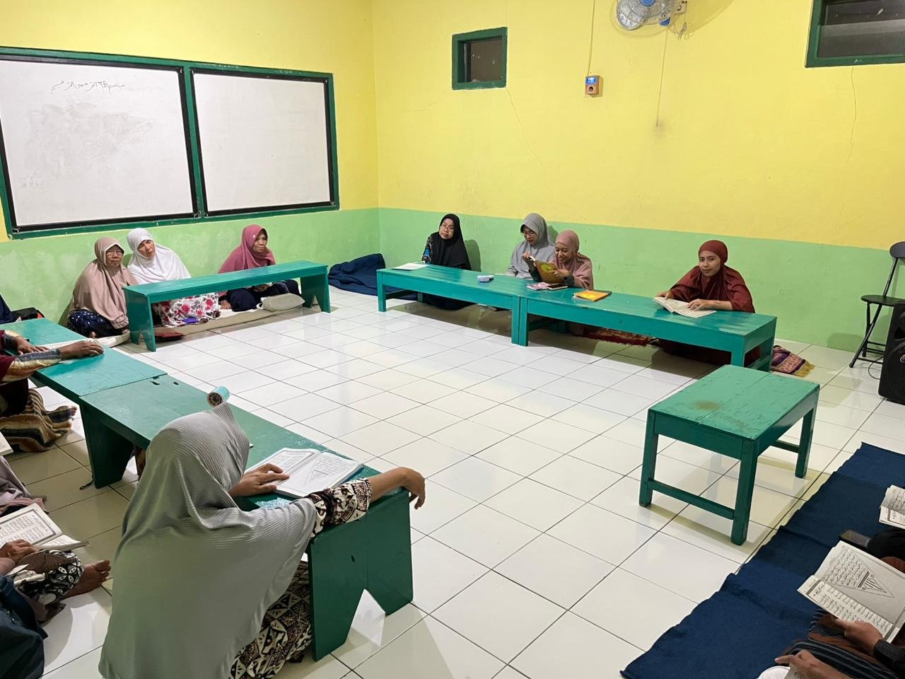 Penyelesaian Pembuatan Lapangan Badminton, Pendampingan TPQ, dan Partisipasi dalam Kegiatan Pengajian Rutin