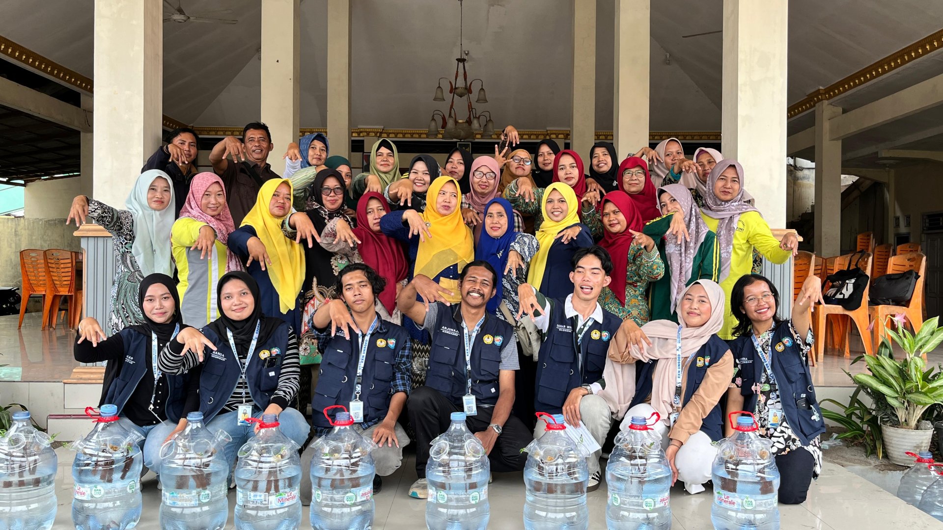 KKN DAY 15 ( SOSIALIASI DAN PEMBUATAN AQUAPONIK DAN INVETARIS UMKM)