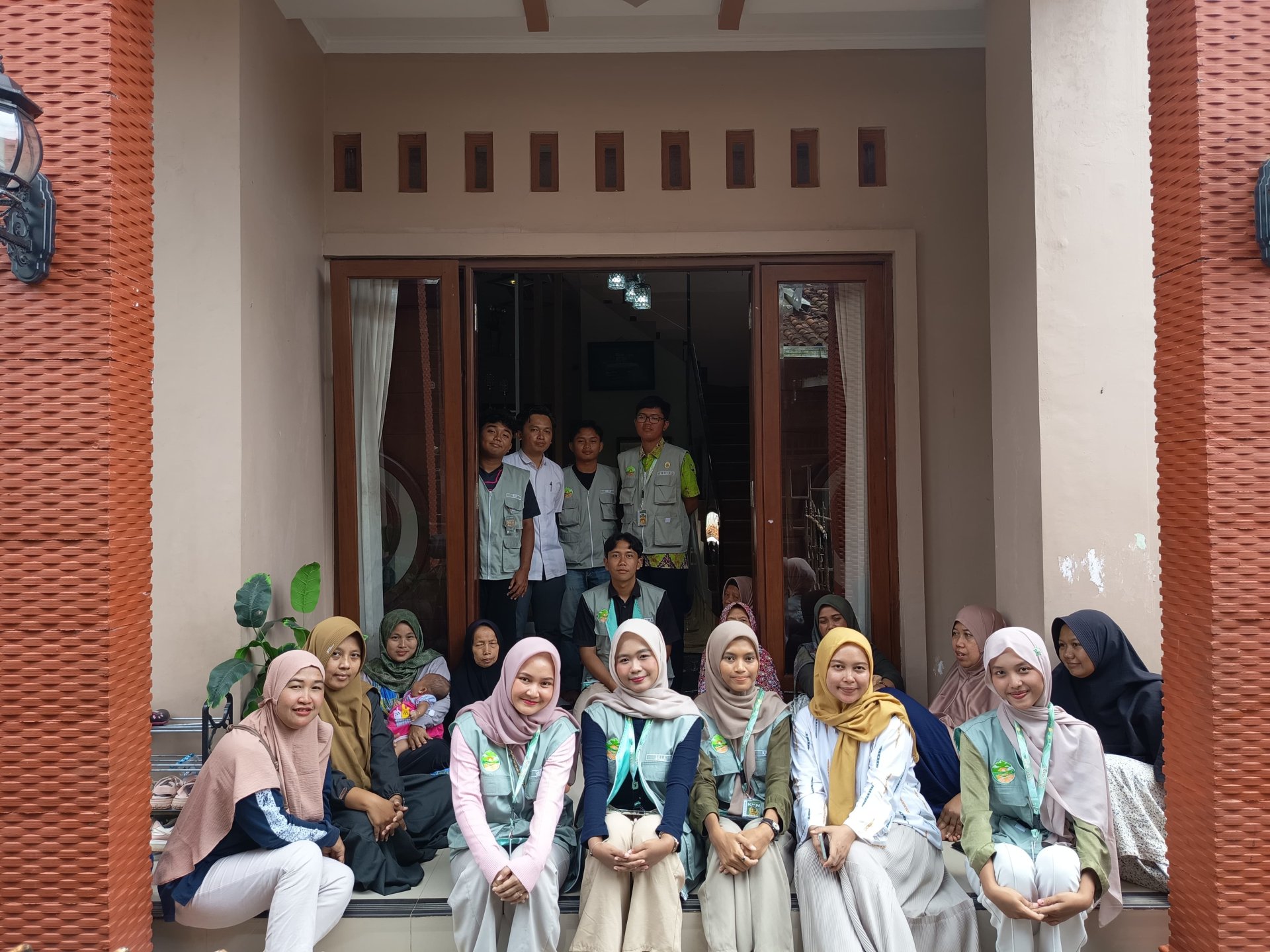 Sosialisasi dan Edukasi mengenai Pemilahan Sampah kepada Masyarakat