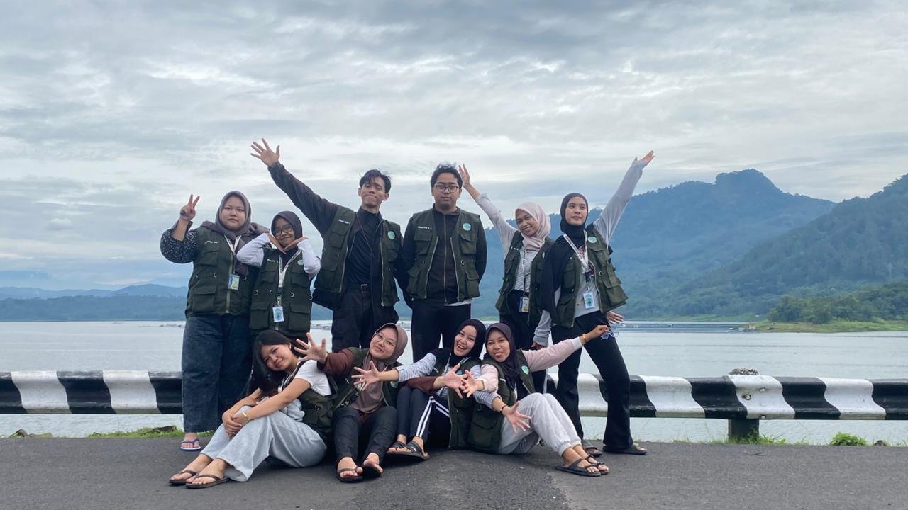 KKN Desa Somogede, Kecamatan Wadaslintang, Kabupaten Wonosobo Melaksanakan Kunjungan Wisata dan Bersih-Bersih Posko KKN