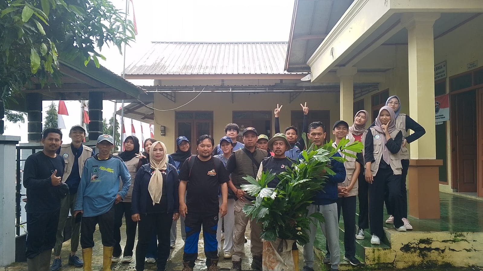 Kegiatan KKN Hari ke 16 Penanaman Pohon Serentak