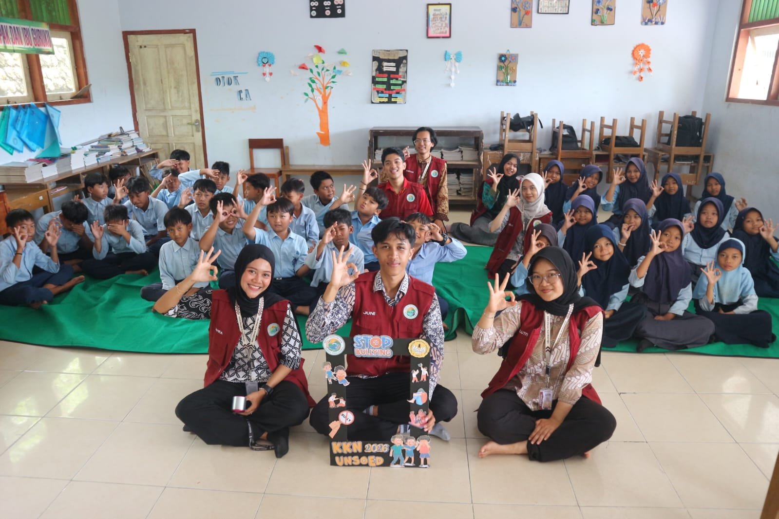 Sosialisasi Anti-Bullying dan Membersamai Karang Taruna dalam Persiapan Turnamen Voli