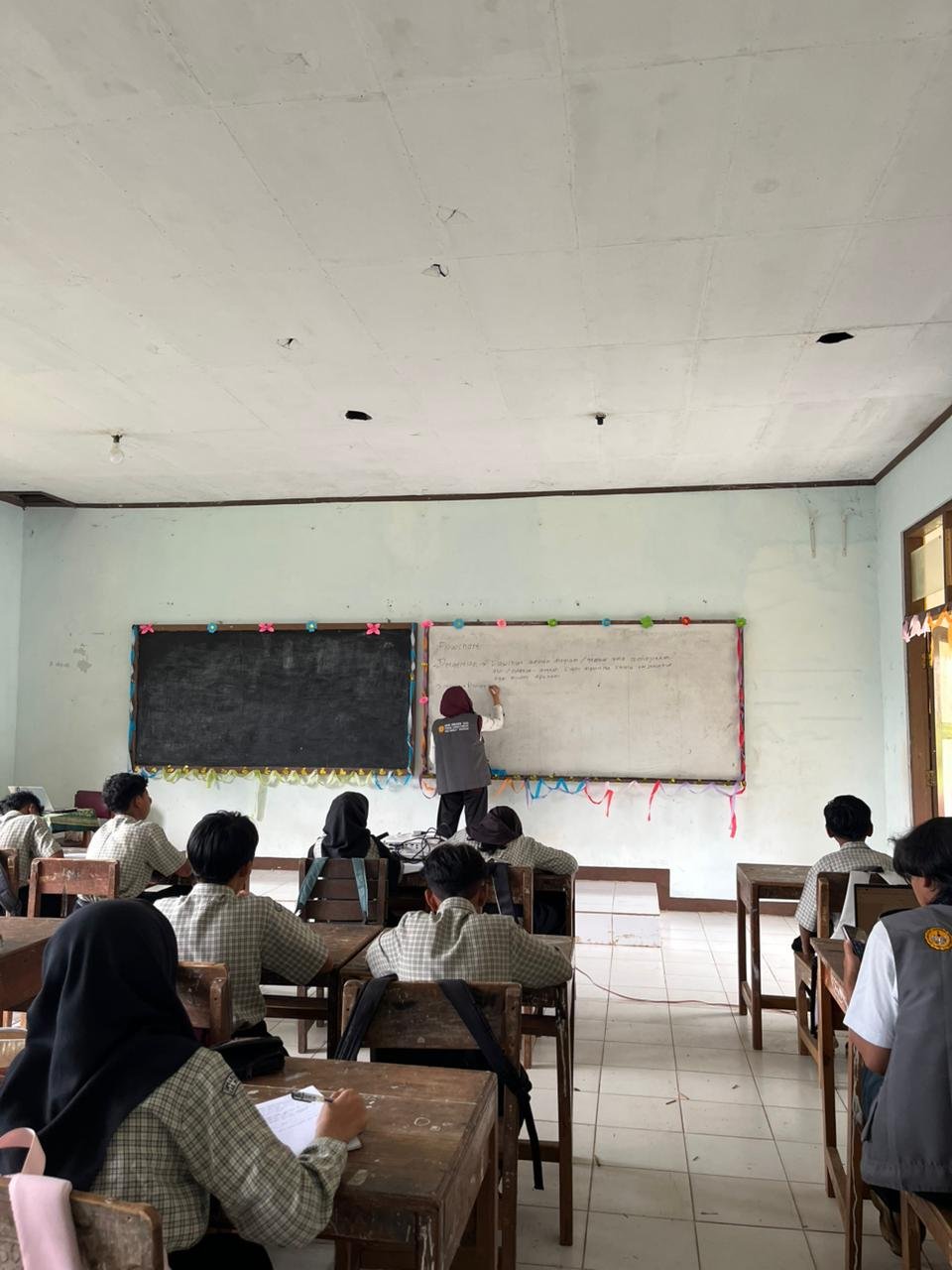 Mengajar Koding Materi Flowchart di SMP Negeri 4 Wadaslintang