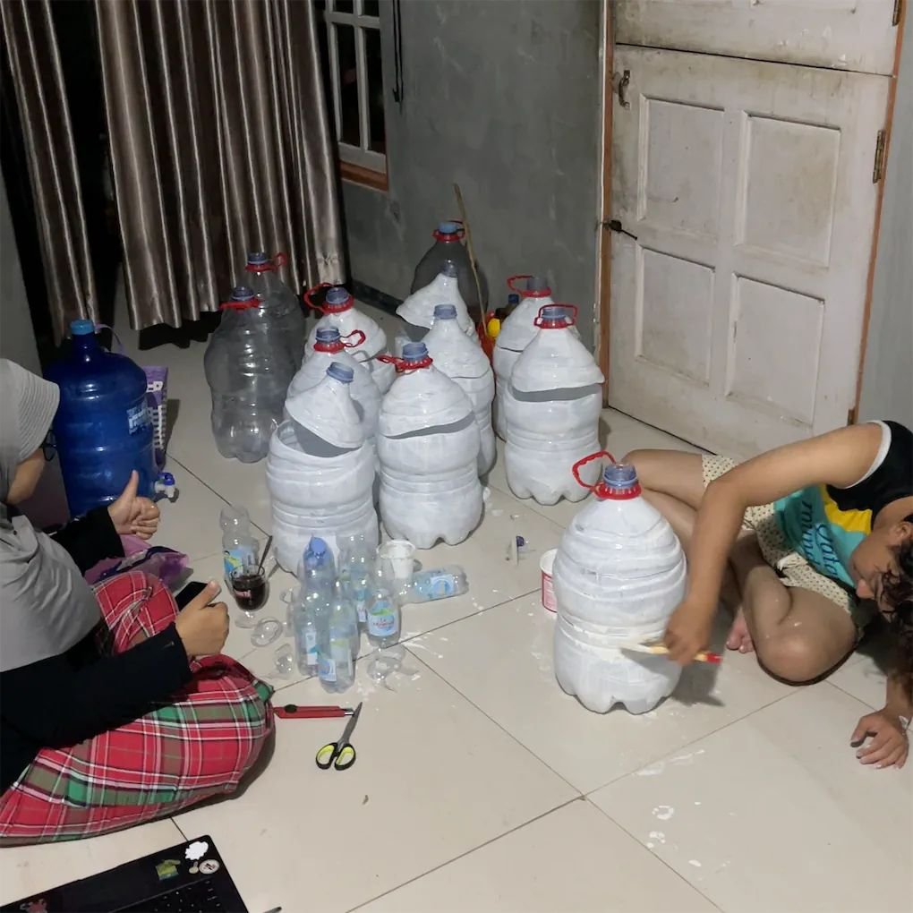 Persiapan Praktik Menghias Tempat Sampah