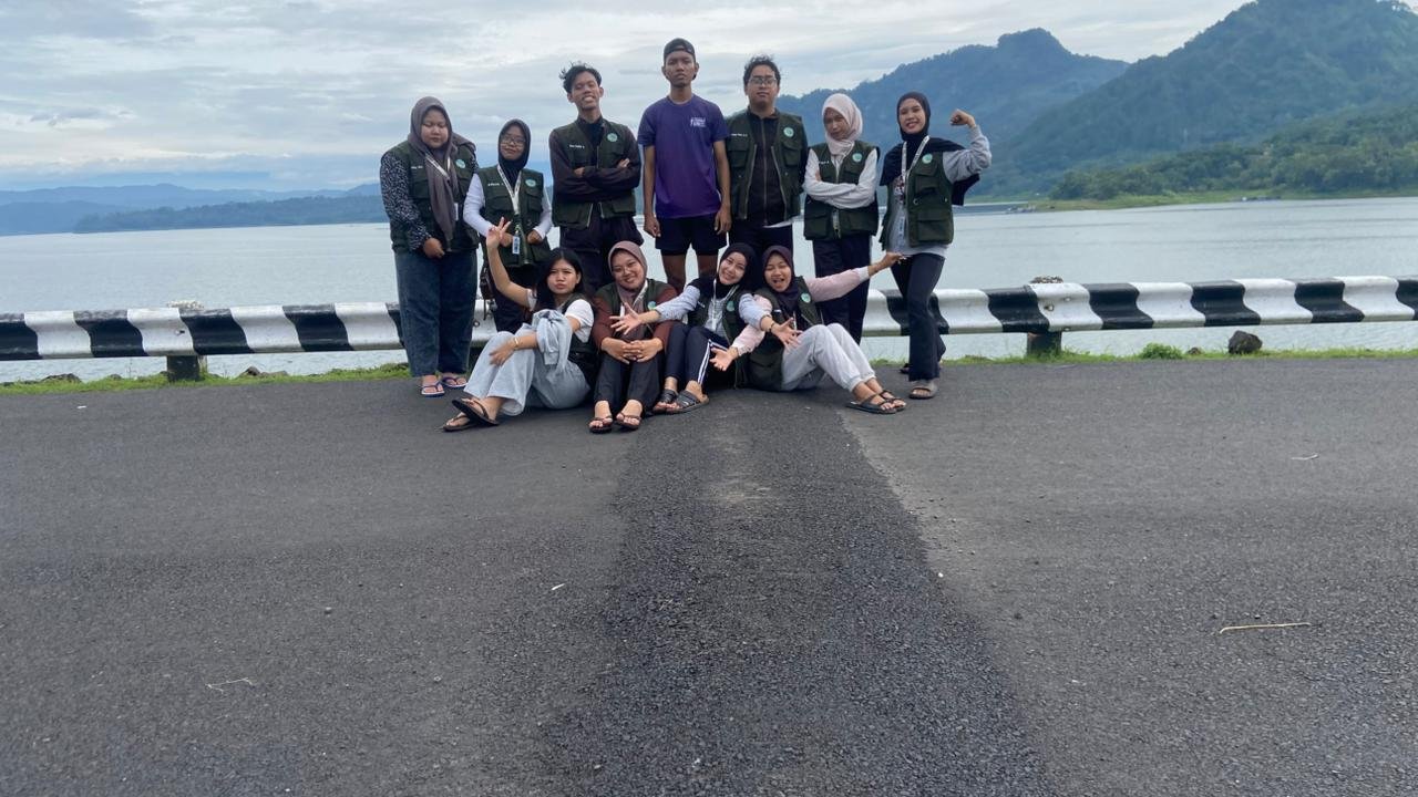 Kunjungan Wisata dan Bersih-Bersih Posko KKN