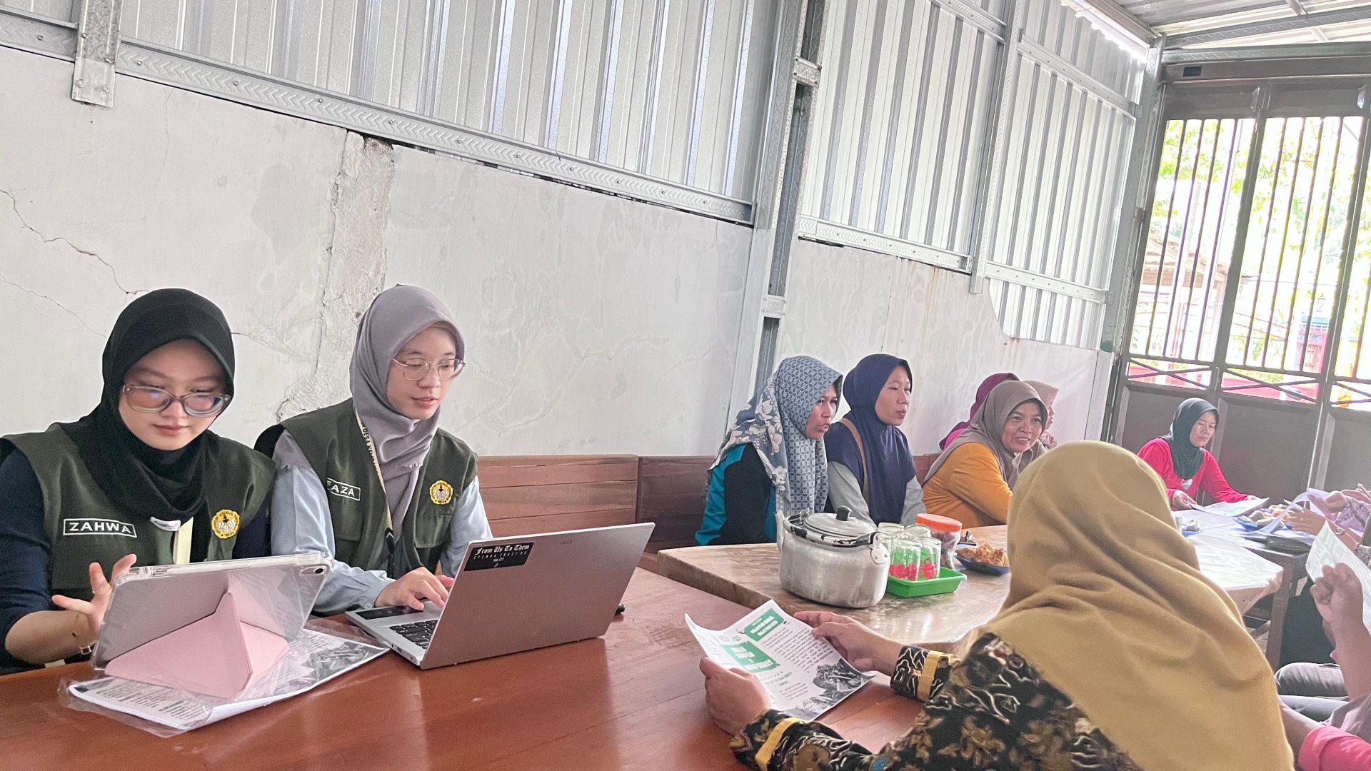 Hari 15.16  (Sinergi Lintas Sektor: Digitalisasi Ekonomi, Pengabdian Sosial, dan Penguatan Internal)