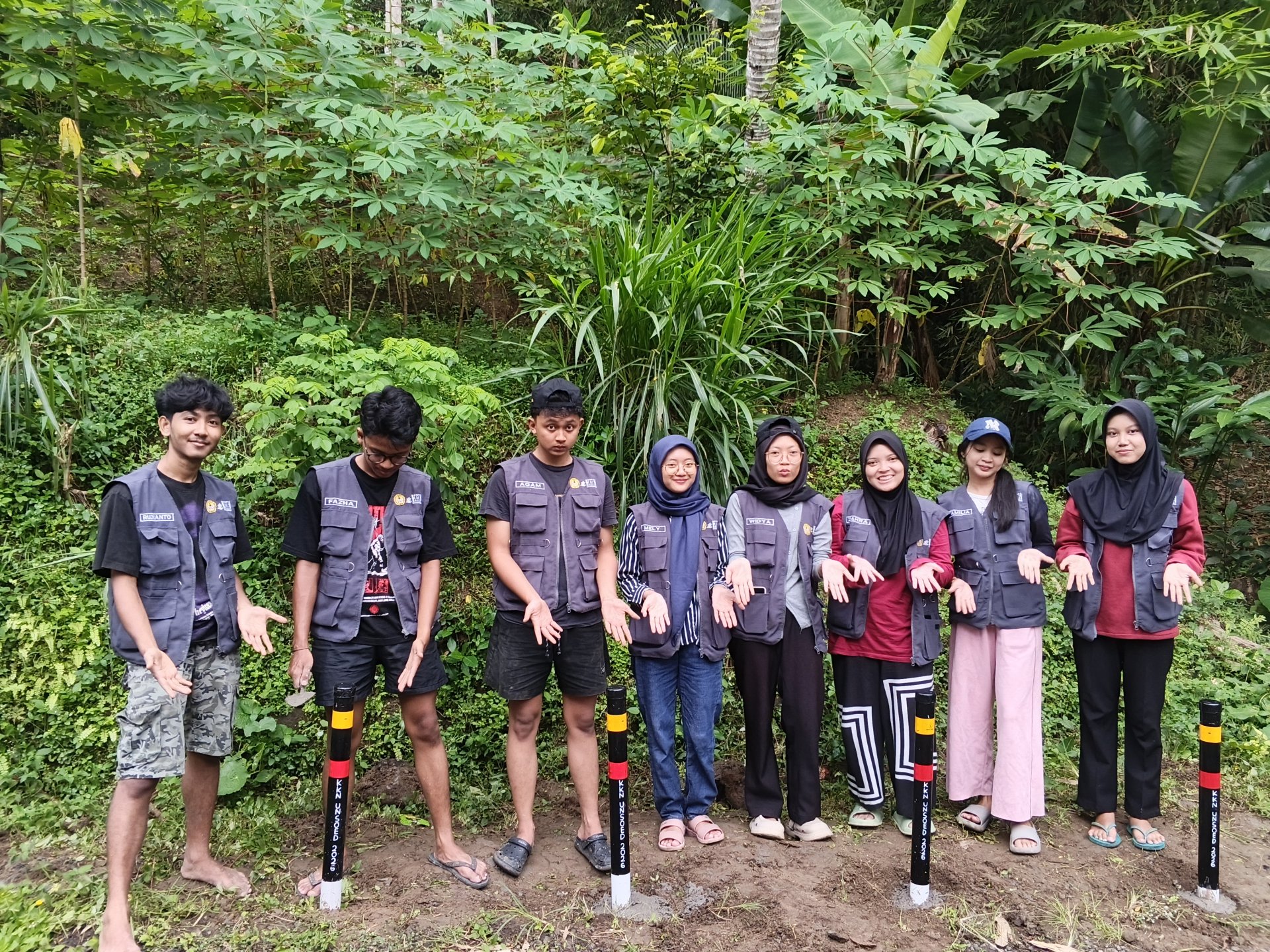 Day 14 Pemasangan Reflektor Jalan