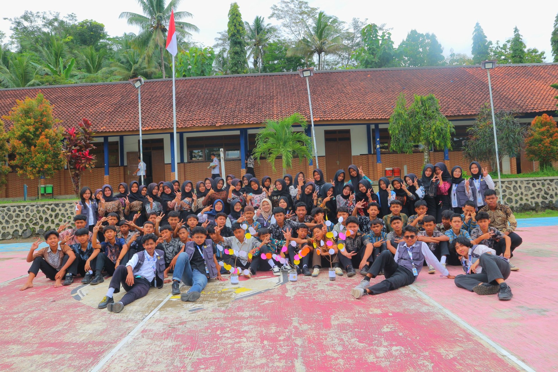 KKN Hari Kelimabelas Sosialalisasi Karakter Di SMPN 5 Wadaslintang