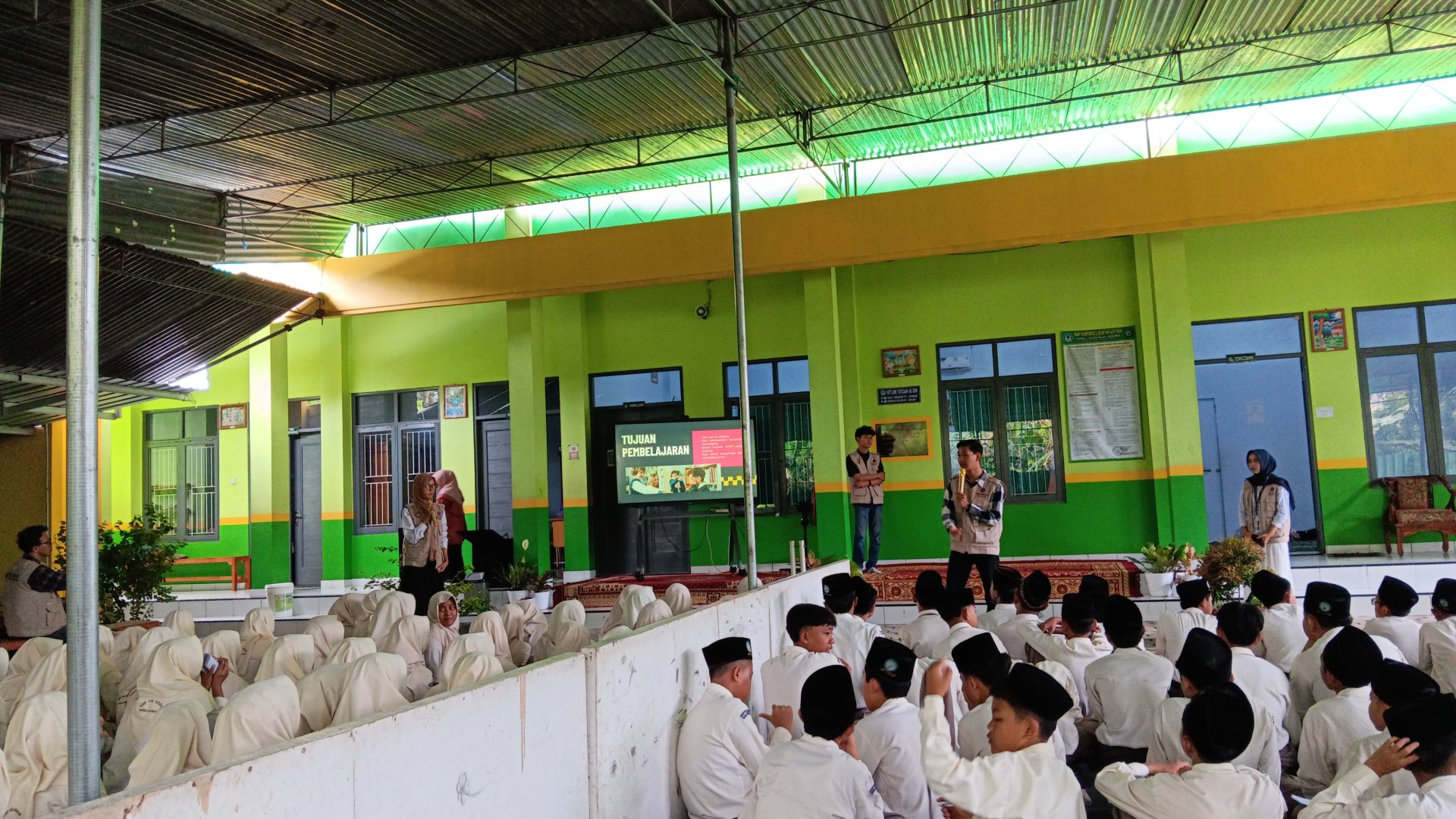 Melaksanakan Sosialisasi Anti-Bullying di SMP TQ Ad-Diin
